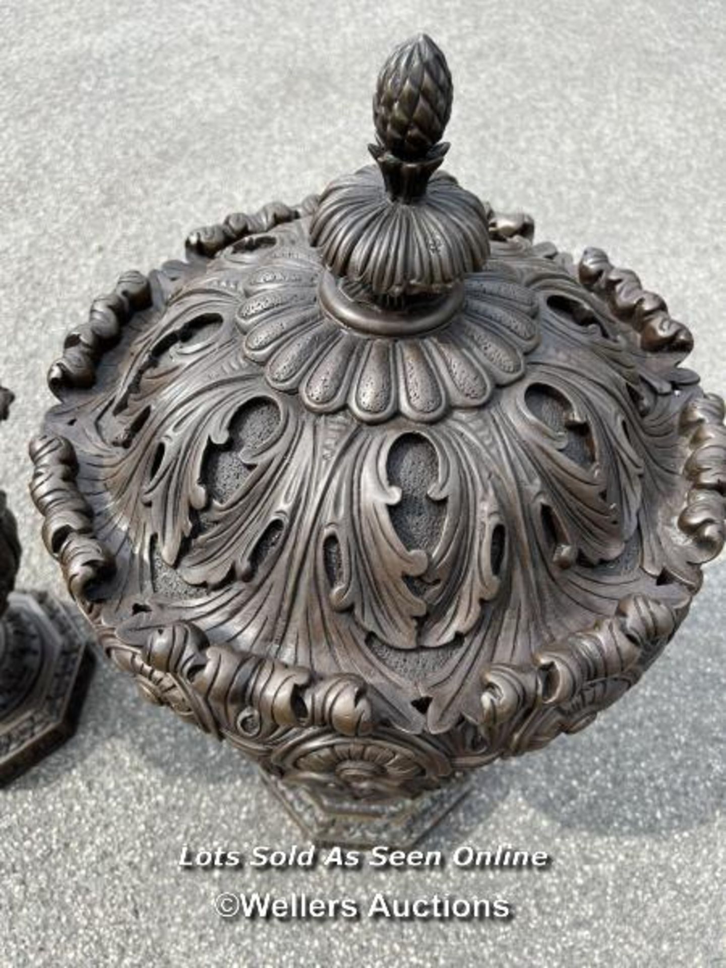*PAIR OF LARGE ORNATE URN FINIALS IN CAST BRONZE WITH REMOVEABLE LIDS, DISPLAYING SCENES OF - Image 6 of 8