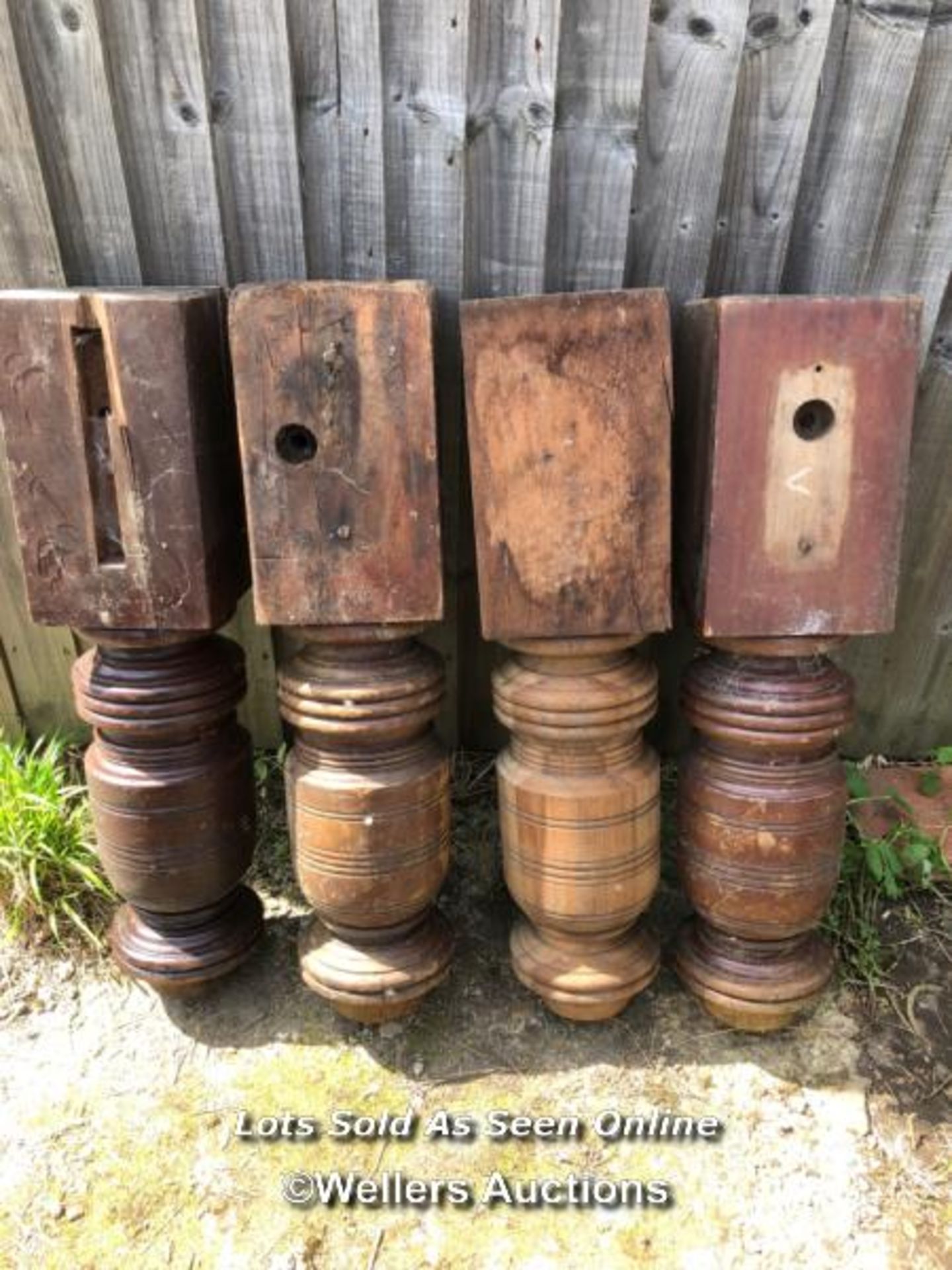 4X BULBUS TURNED VICTORIAN MAHOGANY SNOOKER TABLE LEGS, 80CM (H) / COLLECTION LOCATION: WEST BYFLEET