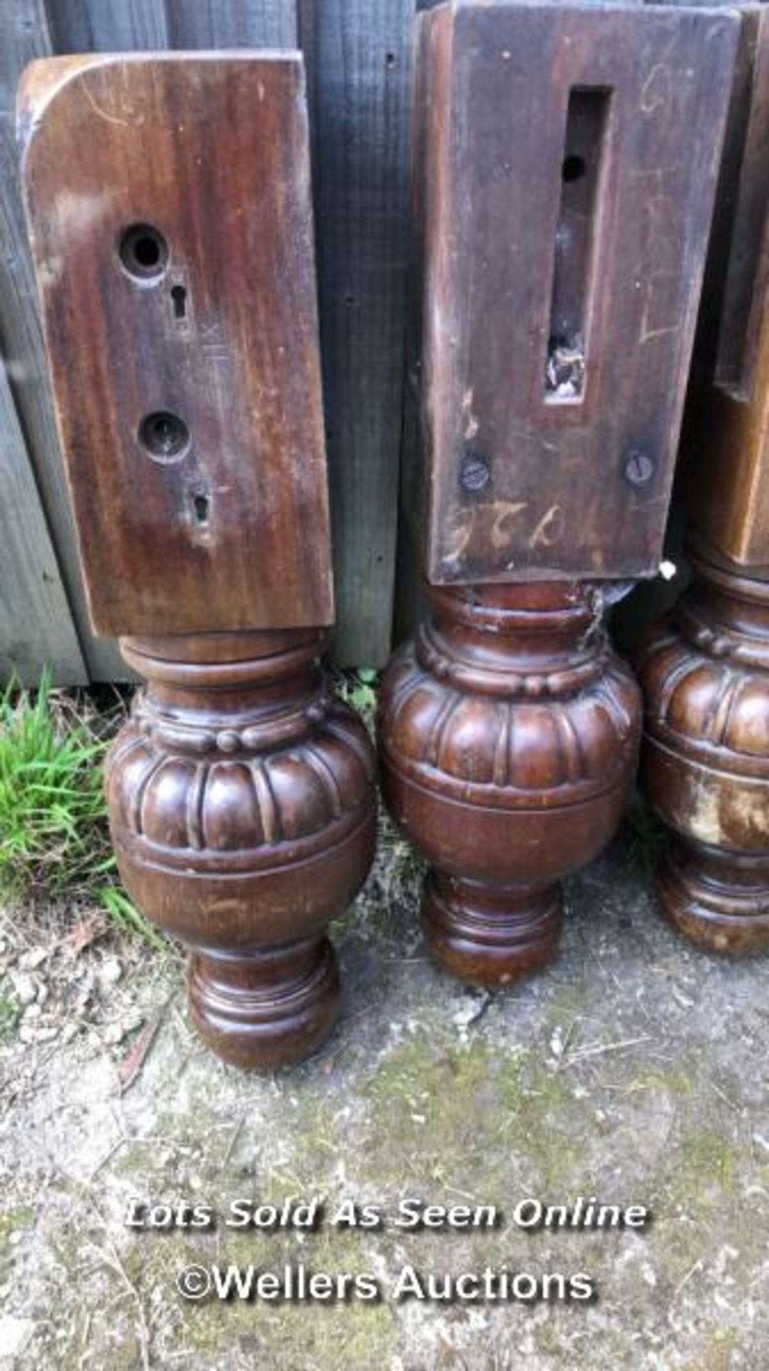4X BULBUS TURNED AND CARVED VICTORIAN MAHOGANY SNOOKER TABLE LEGS, 78CM (H) / COLLECTION LOCATION: - Image 2 of 3