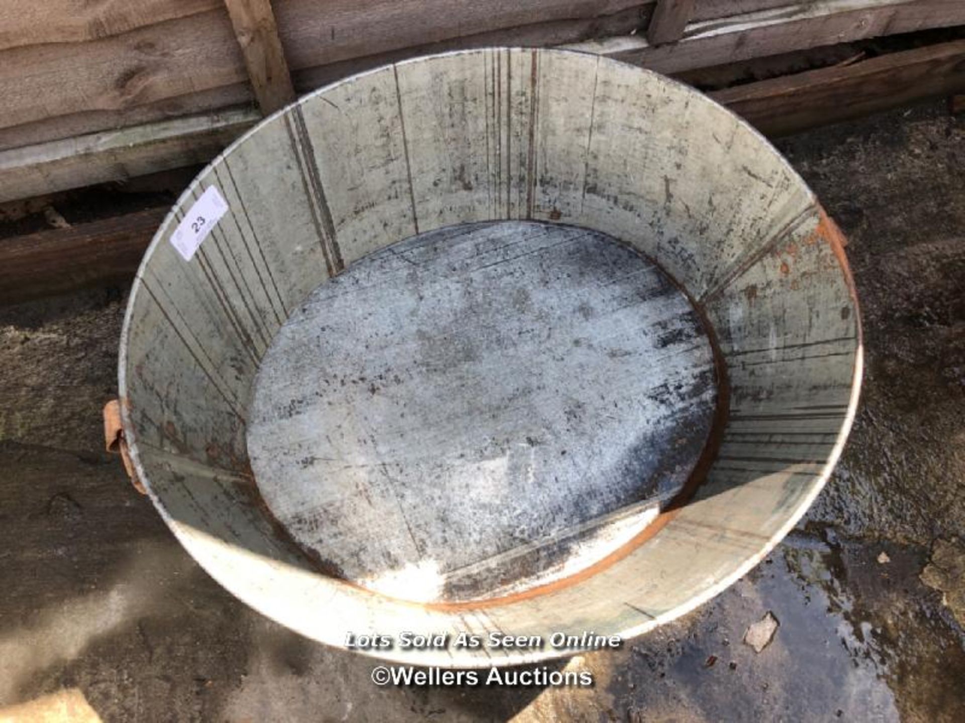 *LARGE GALVANISED TUB WITH HANDLES, 27CM (H) X 62CM (DIA) / COLLECTION LOCATION: WELLERS AUCTIONS ( - Image 2 of 2