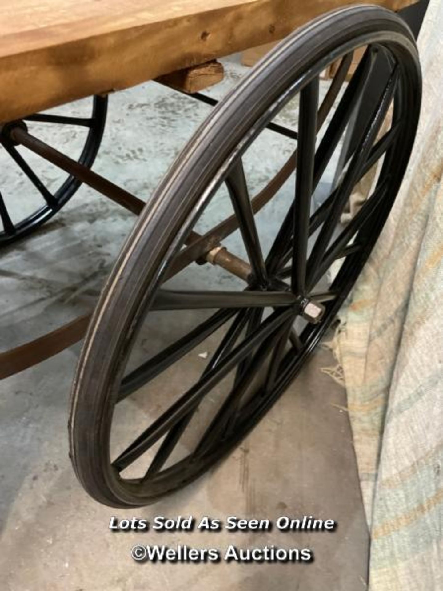 *TRADERS 2 WHEEL BARROW, BED 100CM (L) X 65CM (H), WHEELS 68CM (DIA) / COLLECTION LOCATION: - Image 4 of 4