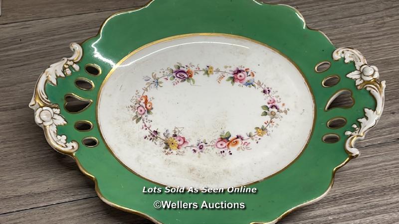 RIDGWAY PORCELAIN PART DINNER SERVICE OF SIX DINNER PLATES, OVAL SERVING PLATE AND TUREEN, SOME - Image 7 of 8