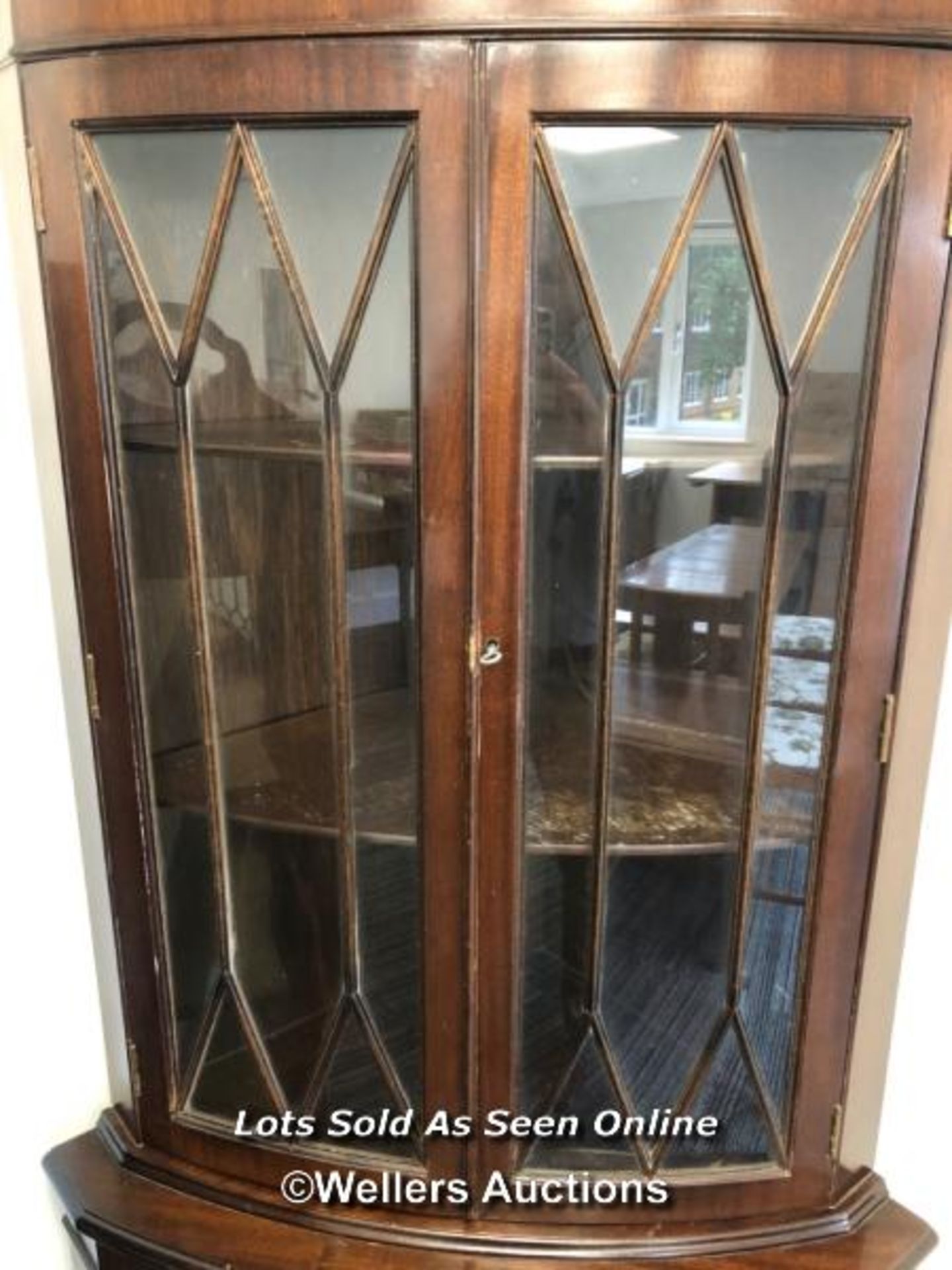 MAHOGANY CORNER DRINKS CUPBOARD, THREE INTERNAL SHELVES WITH ONE STORAGE SPACE UNDERNEATH - Image 2 of 3