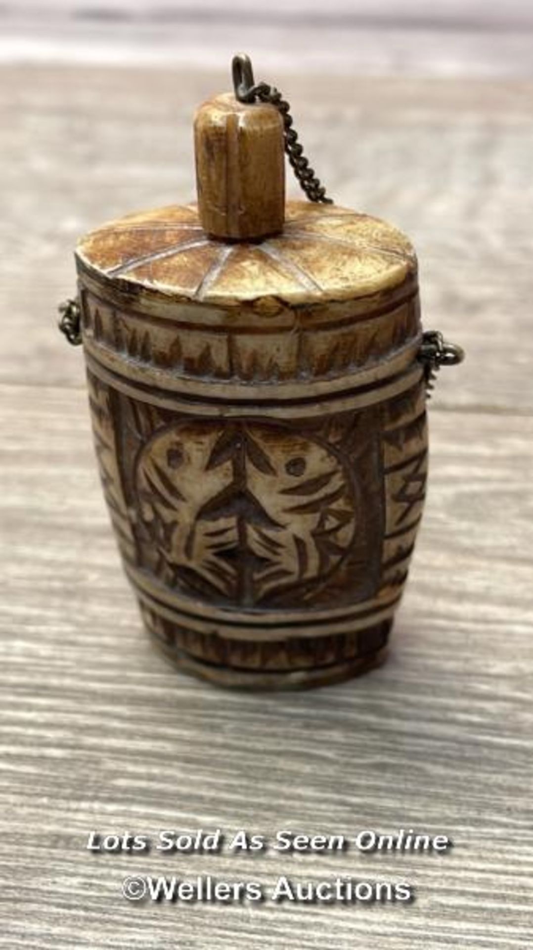 *ANTIQUE (1800S) MARITIME (SAILOR'S) CARVING OF MUTTON BONE INTO SNUFF CONTAINER - Image 2 of 2