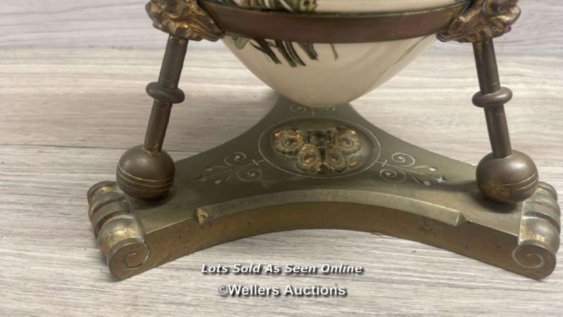 *ANTIQUE VICTORIAN HINKS C1880'S AESTHETIC MOVEMENT, DUPLEX OIL LAMP, 59CM HIGH - Image 3 of 8