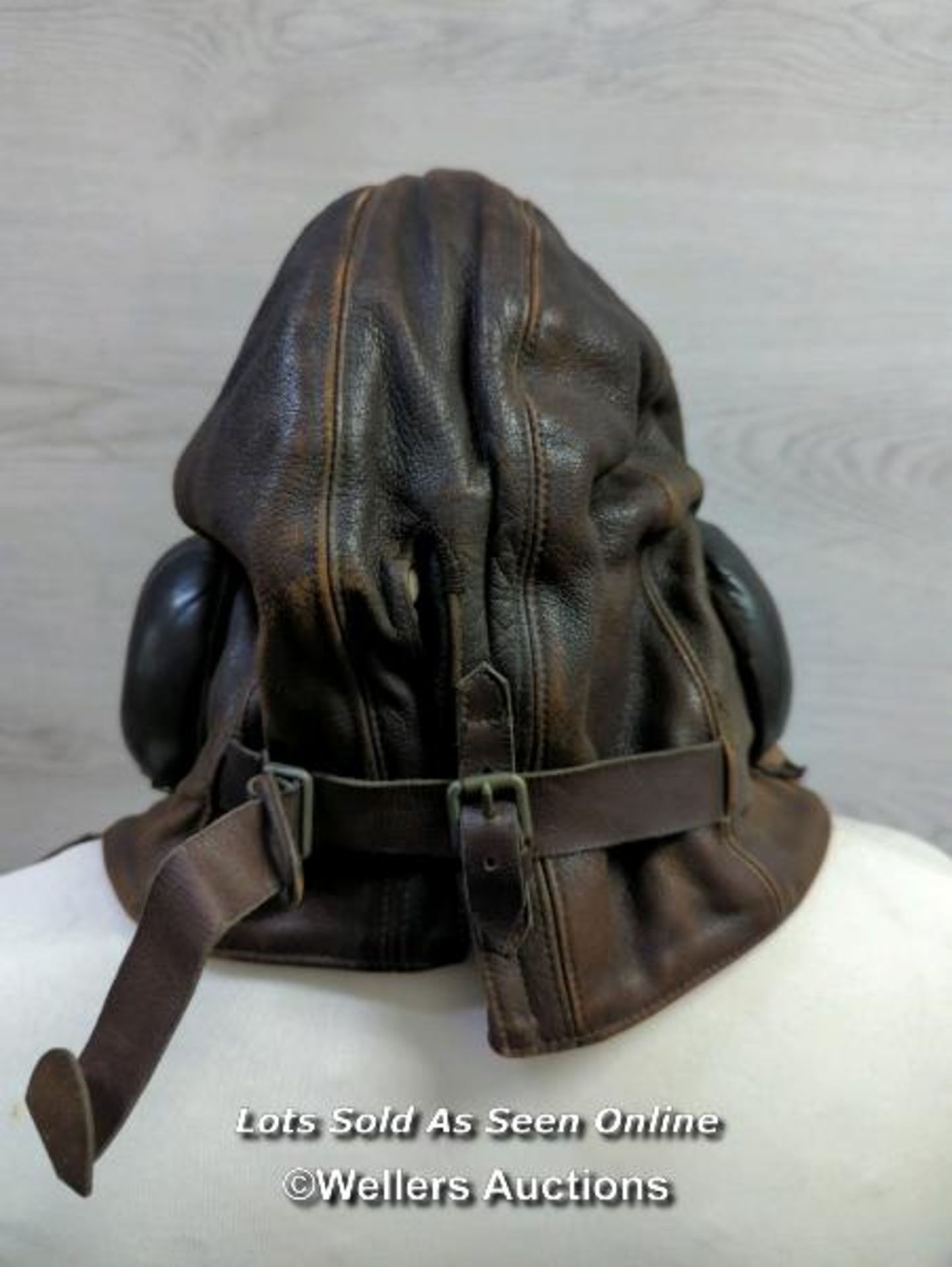 *WW II LEATHER FLYING HELMET PILOT NAMED AND HISTORY AVAILABLE SIZE 4 - Image 4 of 8