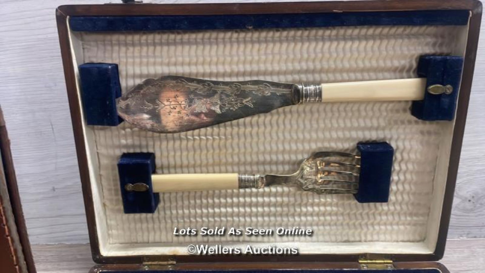 *CASED SET OF FISH CUTTLERY AND A SMALL "PADINGTON" STYLE SUITCASE - Image 3 of 4