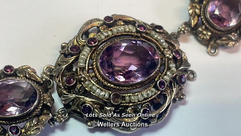 MATCHING NECKLACE & BRACELET WITH AMETHYSTS AND SEED PEARLS, CENTRAL AMETHYST MEASURES 13.5MM X 8. - Image 4 of 6