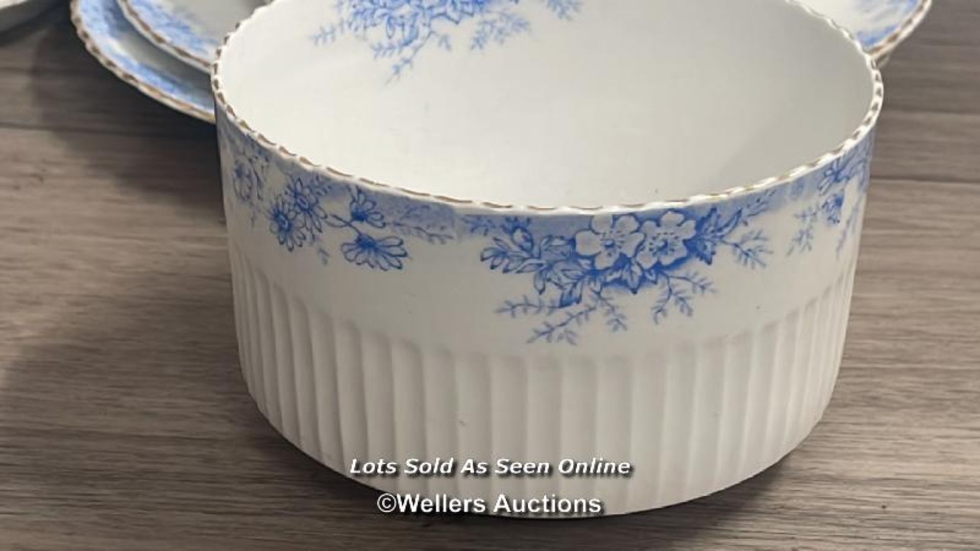 PART VICTORIAN BLUE & WHITE FINE BONE CHINA TEA SERVICE (26) - Image 5 of 5