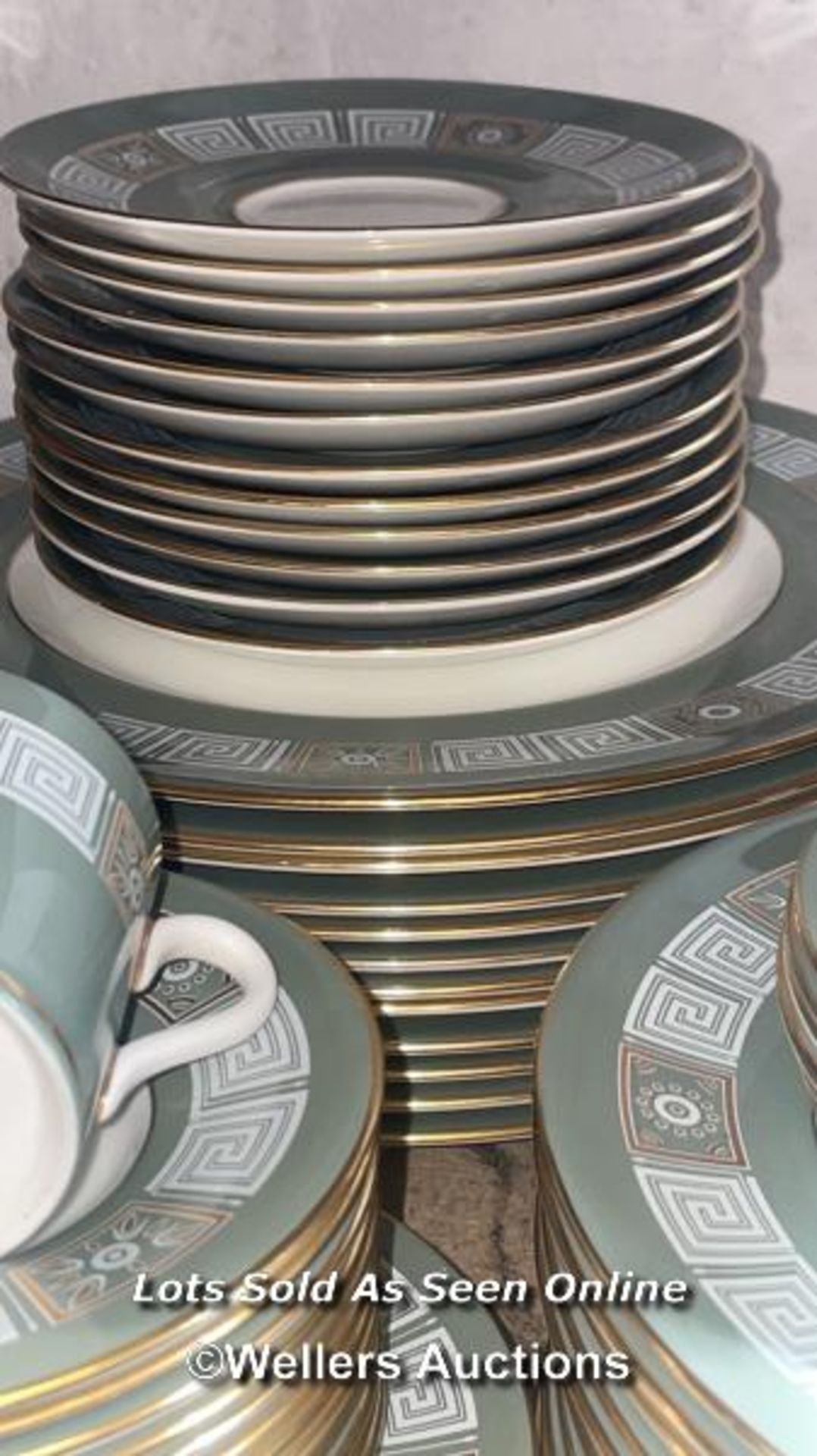 PART WEDGEWOOD "ASIA" GREEN & WHTE DINNER SERVICE INCLUDING, CUPS, SAUCERS, PLATES, SOUP BOWLS AND - Image 6 of 8