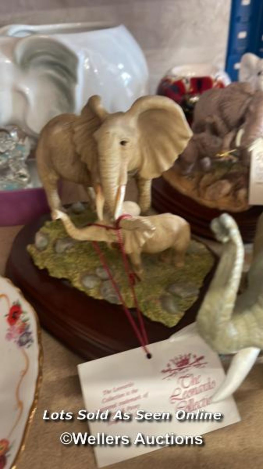 ASSORTED BRIC-A-BRAC INCLUDING MAINLY COLLECTABLE ELEPHANTS - Image 5 of 5