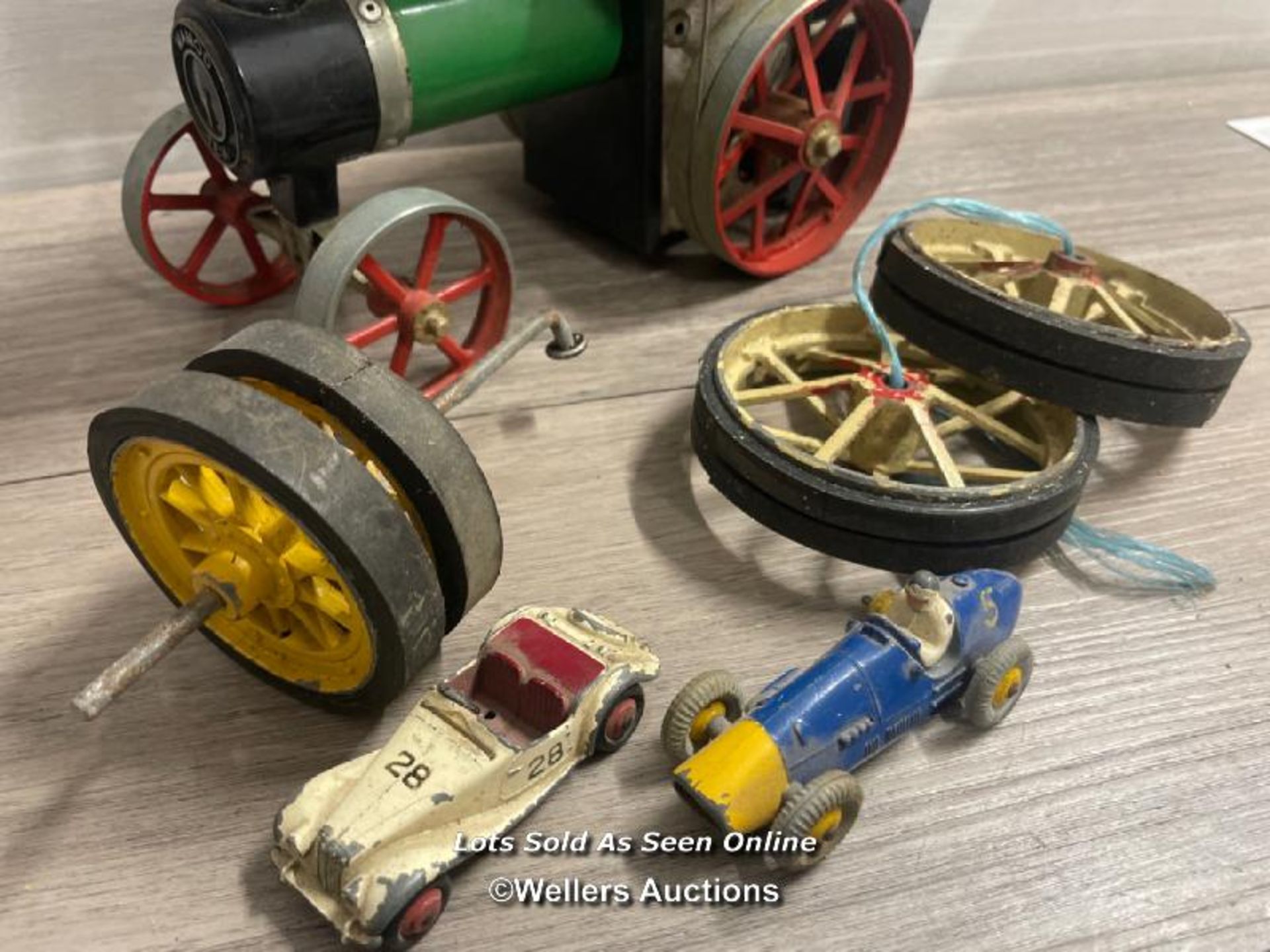 VINTAGE VIOMOC MODEL STEAM TRAIN AND SPARE PARTS WITH TWO VINTAGE CORGI DIECAST CARS - Image 4 of 5