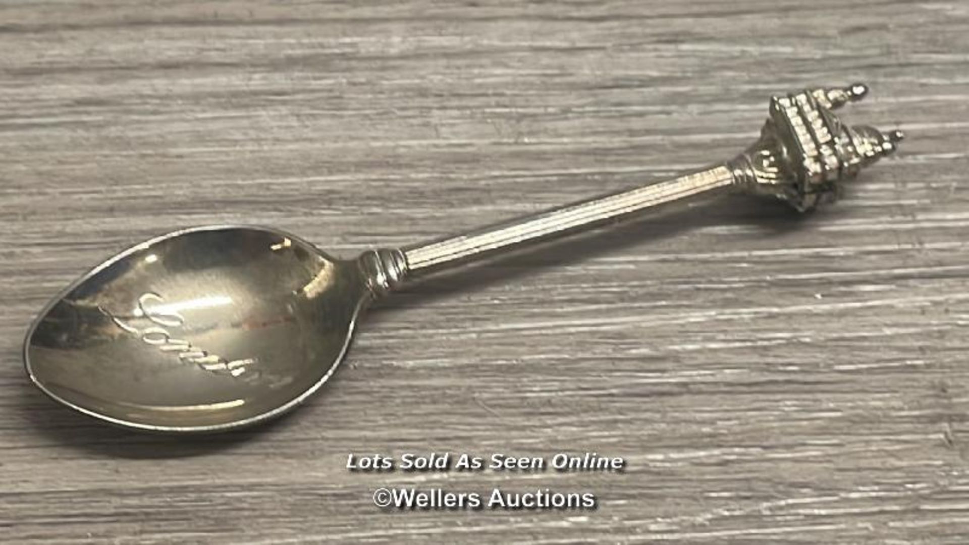 HALLMARKED SILVER PICTURE FRAME, 17 X 22.5CM AND METAL LONDON TEA SPOON - Image 4 of 4