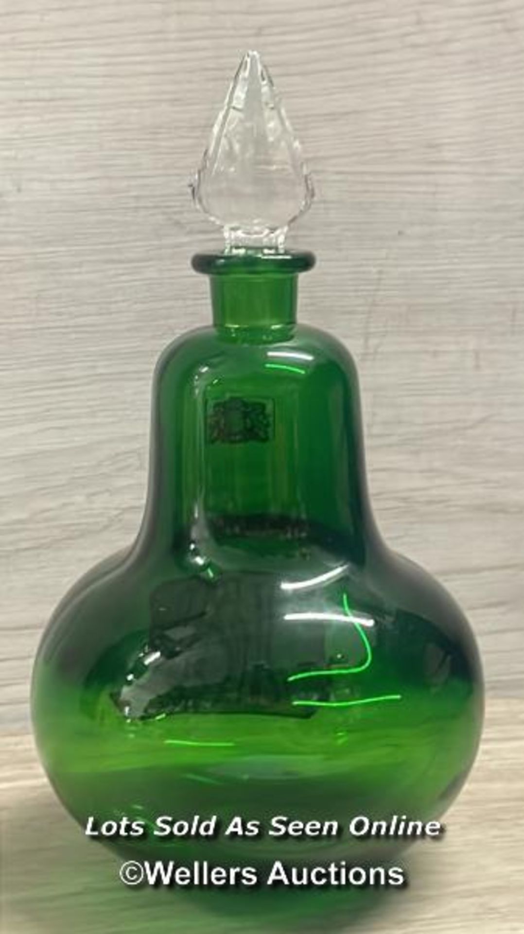 A RARE ROYAL PHARMACEUTICAL SOCIETY APOTHECARY BOTTLE, C1960'S, IN GREEN GLASS WITH GOLD LEAF - Image 5 of 5
