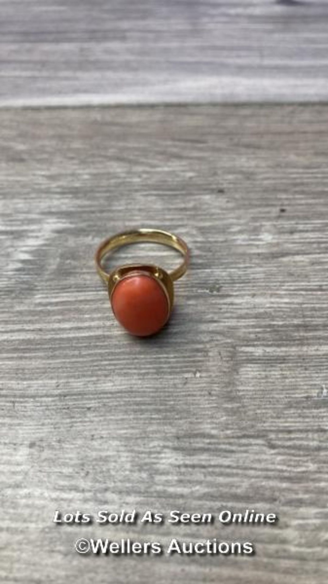 *ANTIQUE BEAUTIFUL CORAL CABOCHON RICH YELLOW GOLD RING SIZE N 3.9G - Image 3 of 5