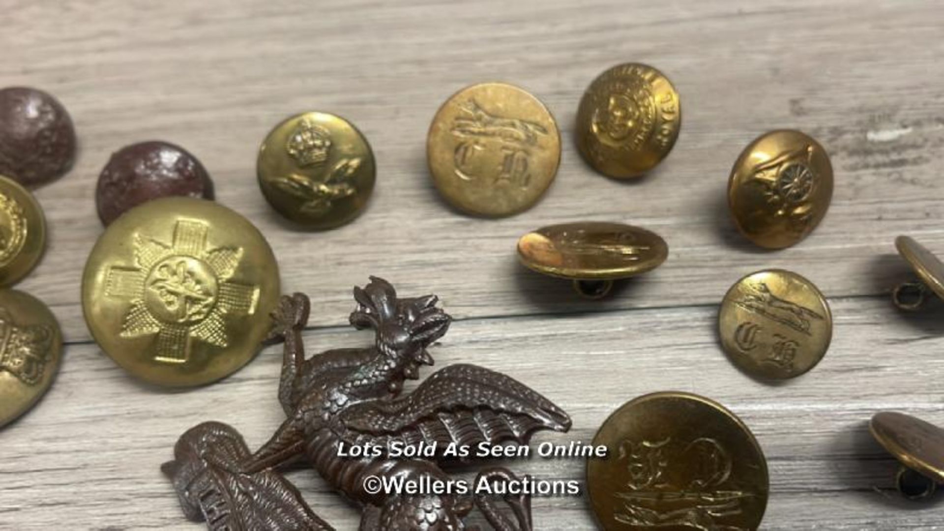 COLLECTION OF MILITARY BADGES INCLUDING ONE WWII GERMAN BUTTON - Image 5 of 9