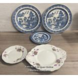 THREE SIMILAR WEDGEWOOD WILLOW PLATES AND TWO SALISBURY BONE CHINA PLATES (5)