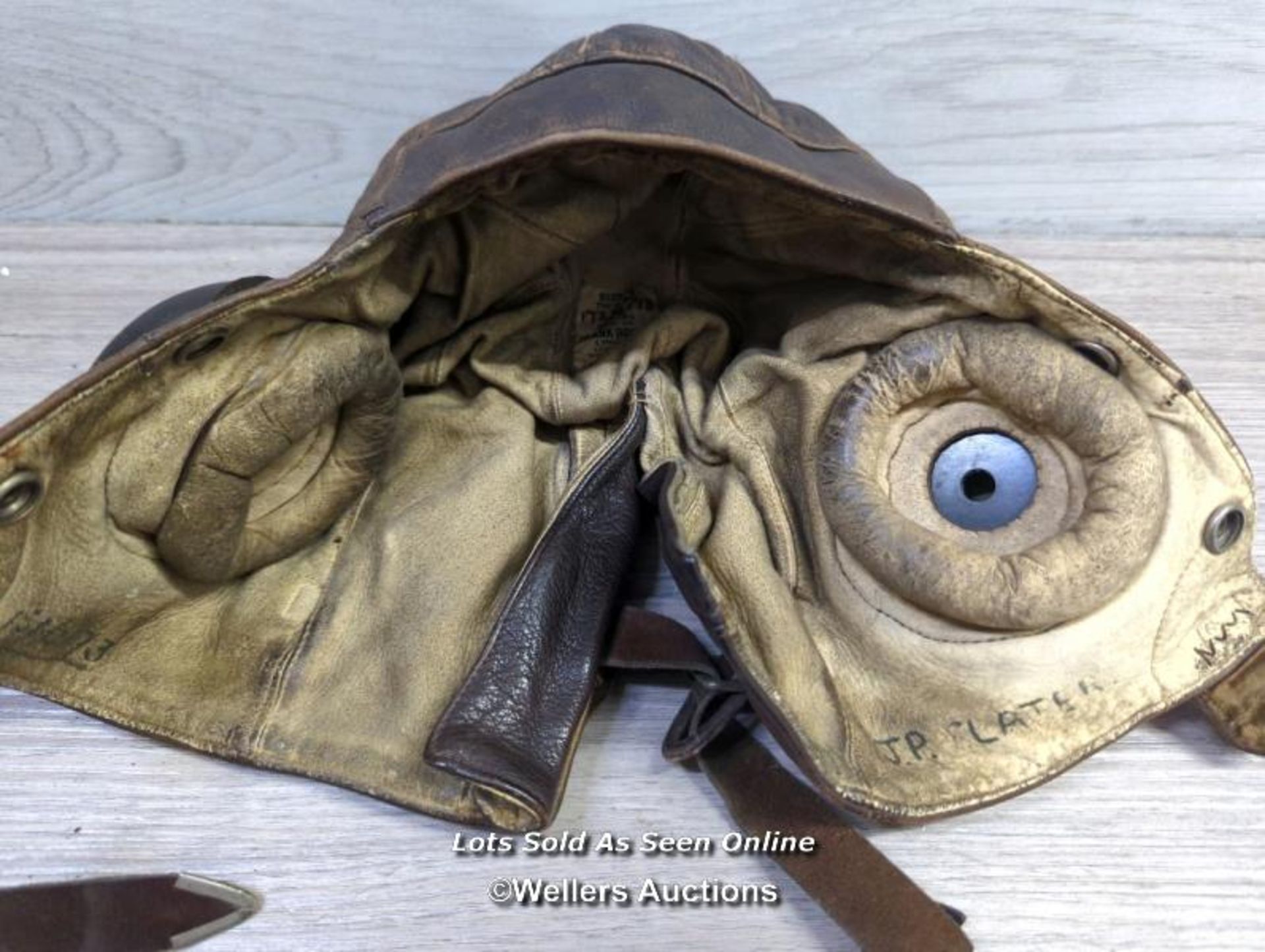 *WW II LEATHER FLYING HELMET PILOT NAMED AND HISTORY AVAILABLE SIZE 4 - Image 5 of 8