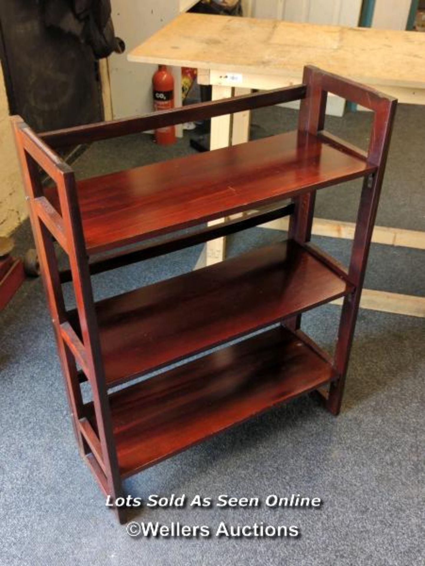 *MID 20TH CENTURY FOLDING MAHOGANY FOLDING BOOK SHELF