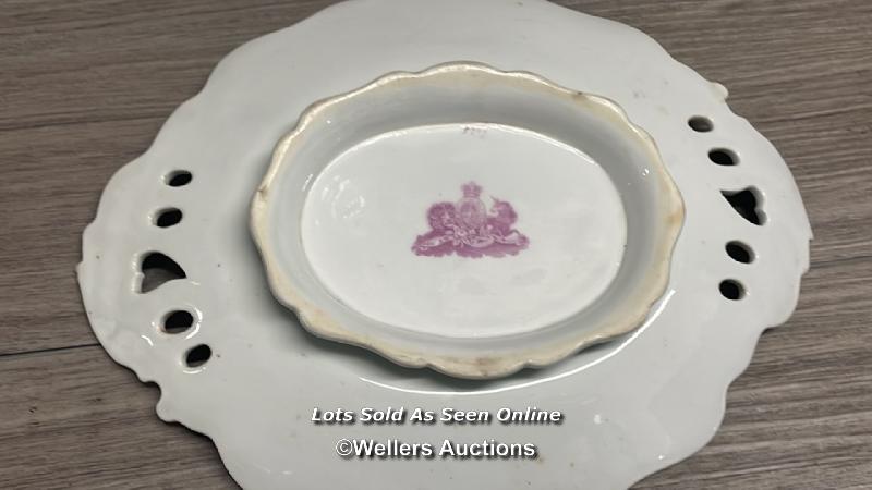 RIDGWAY PORCELAIN PART DINNER SERVICE OF SIX DINNER PLATES, OVAL SERVING PLATE AND TUREEN, SOME - Image 8 of 8