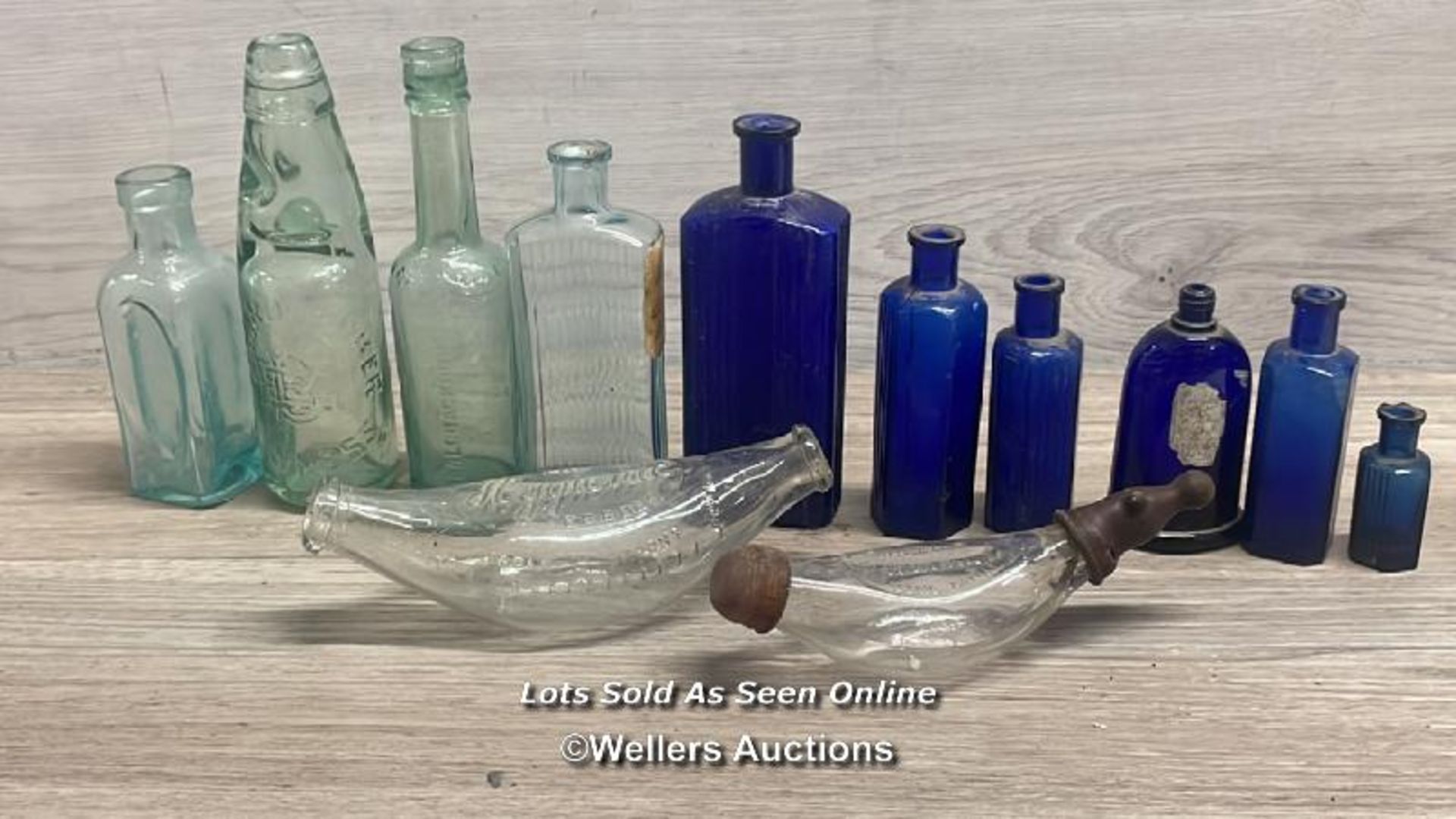 ASSORTED APOTHECARY BOTTLES