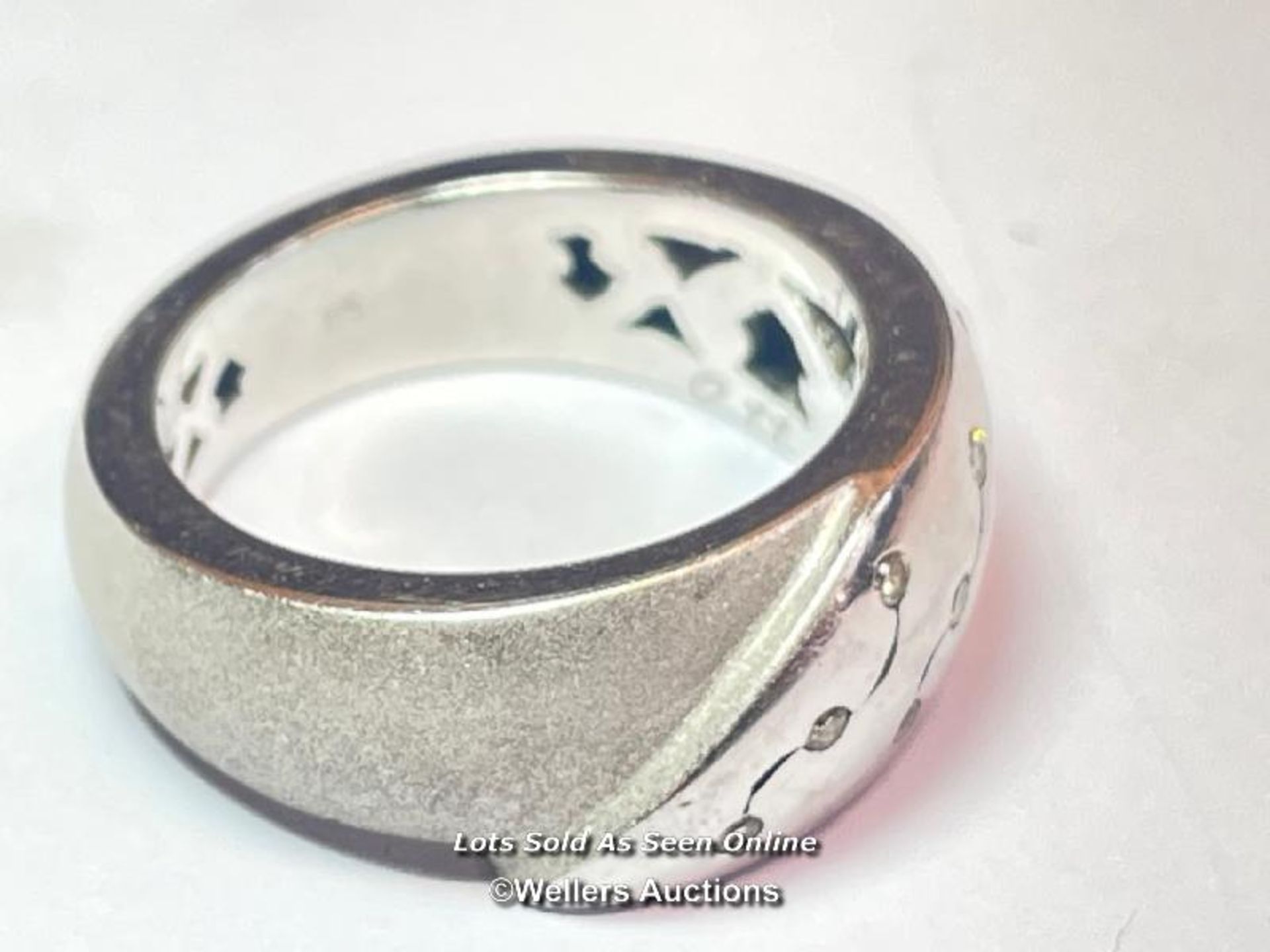 WHITE GOLD RING SET WITH NINE DIAMOND ACCENTS, PART POLISHED PART MATT FINISHED, STAMPED 750, RING - Image 2 of 7