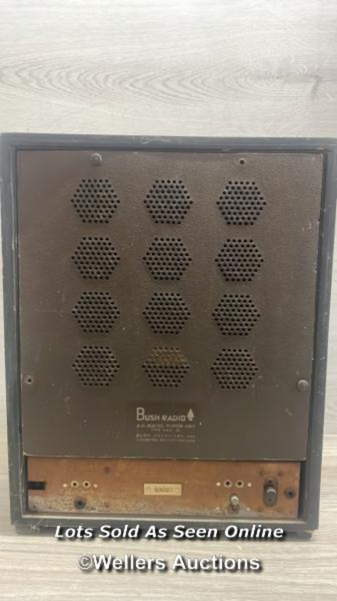 VINTAGE BUSH RADIO, 41 X 52 X 26CM - Image 4 of 9