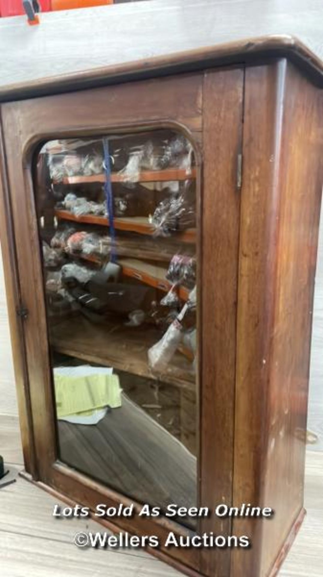 VICTORIANWALL HANGING DISPLAY CABINET WITH ORIGINAL GLASS AND WORKING LOCK & KEY, 60 X 83 X 27CM - Image 2 of 6