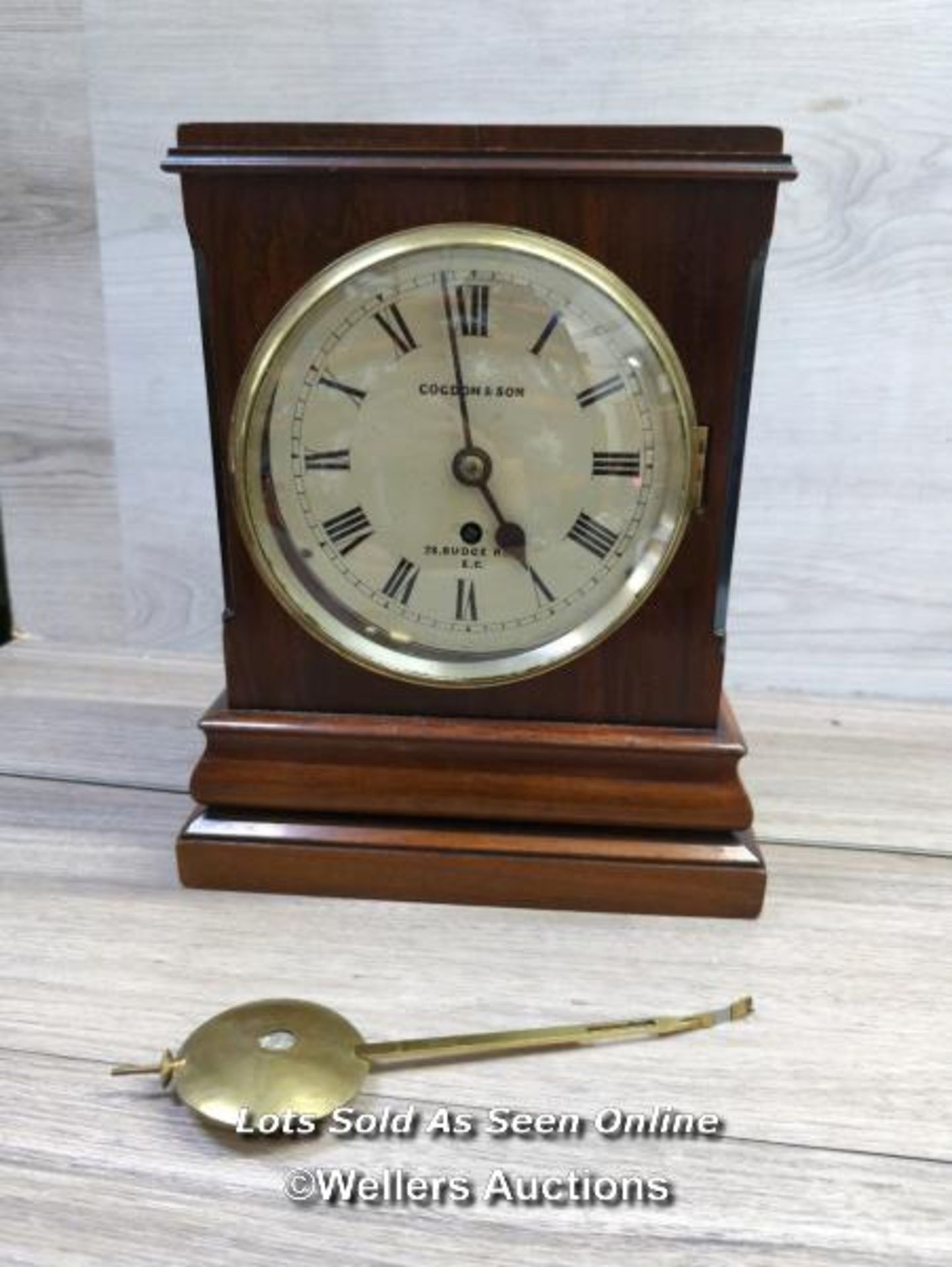 *ANTIQUE MAHOGANY SINGLE CHAIN FUSEE MANTEL CLOCK BY COGDON & SON 28, BUDGE ROW / NO KEY