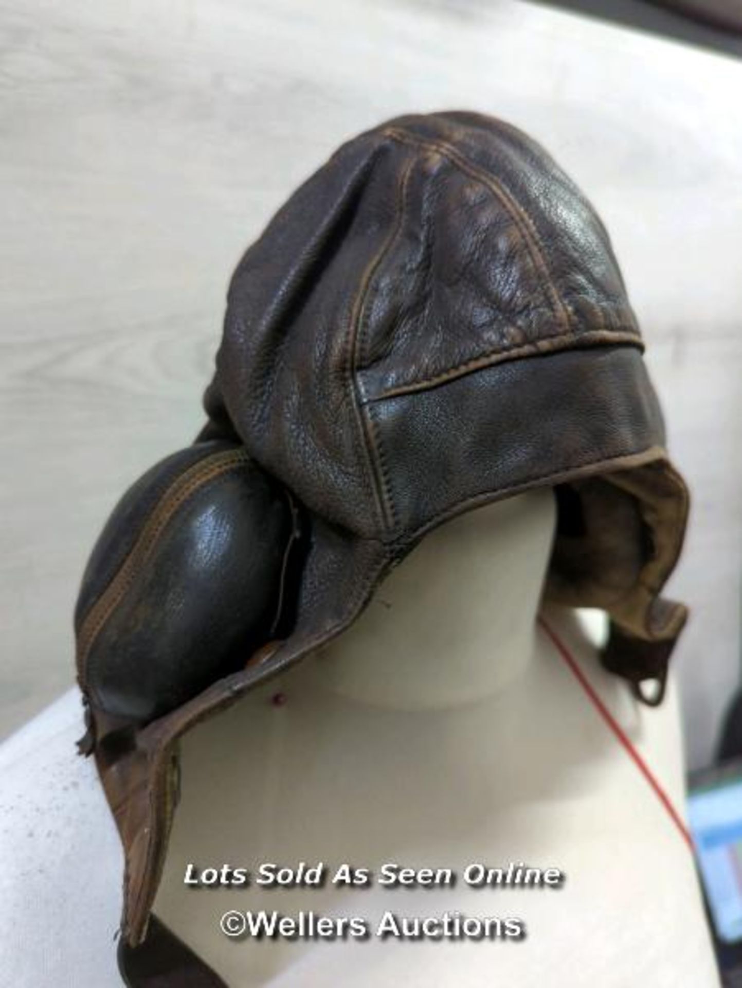 *WW II LEATHER FLYING HELMET PILOT NAMED AND HISTORY AVAILABLE SIZE 4 - Image 2 of 8