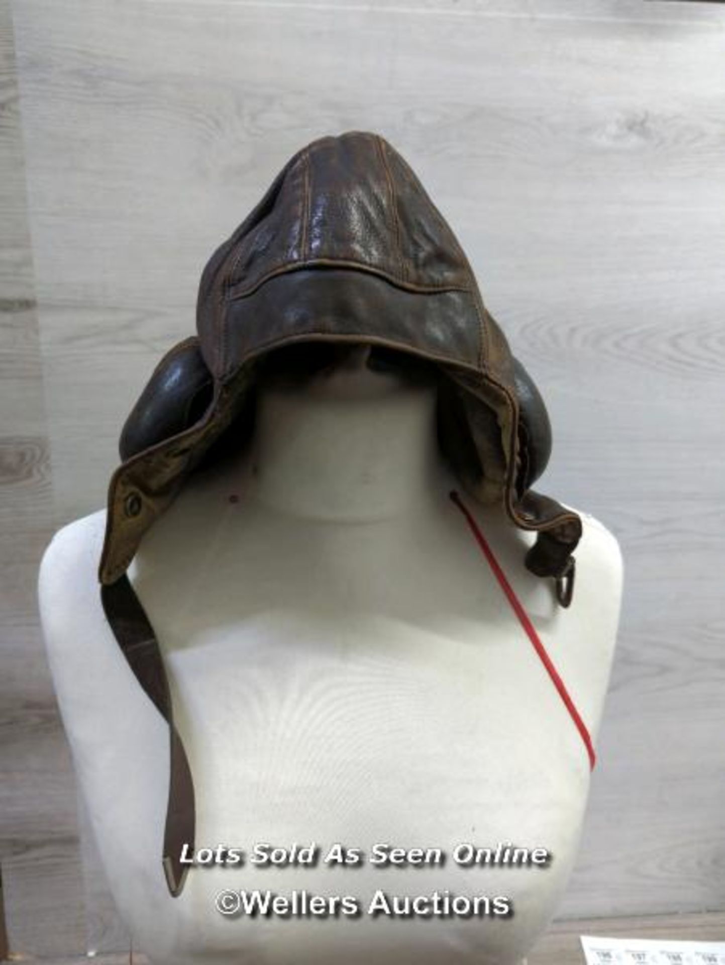 *WW II LEATHER FLYING HELMET PILOT NAMED AND HISTORY AVAILABLE SIZE 4