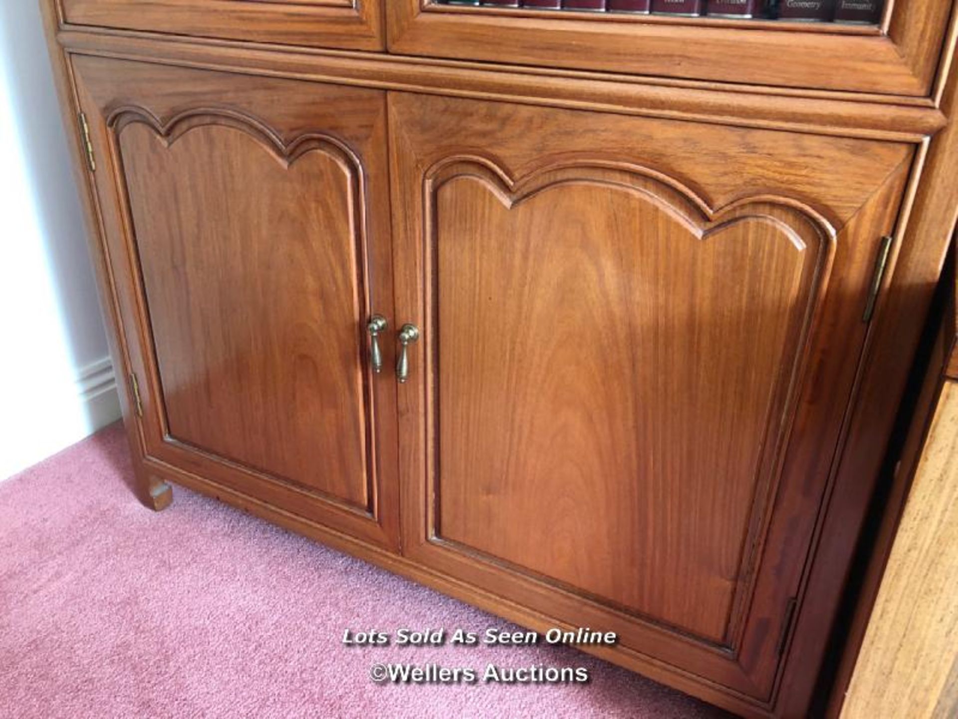 LARGE DISPLAY CABINET WITH GLASS DOORS, 91 X 196.5 X 35CM, CONTENTS NOT INCLUDED, COLLECTION FROM - Image 2 of 3