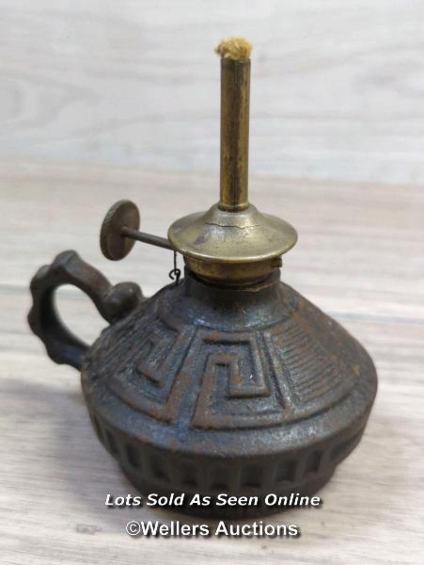 *A C WELLS OIL LAMP - Image 2 of 3