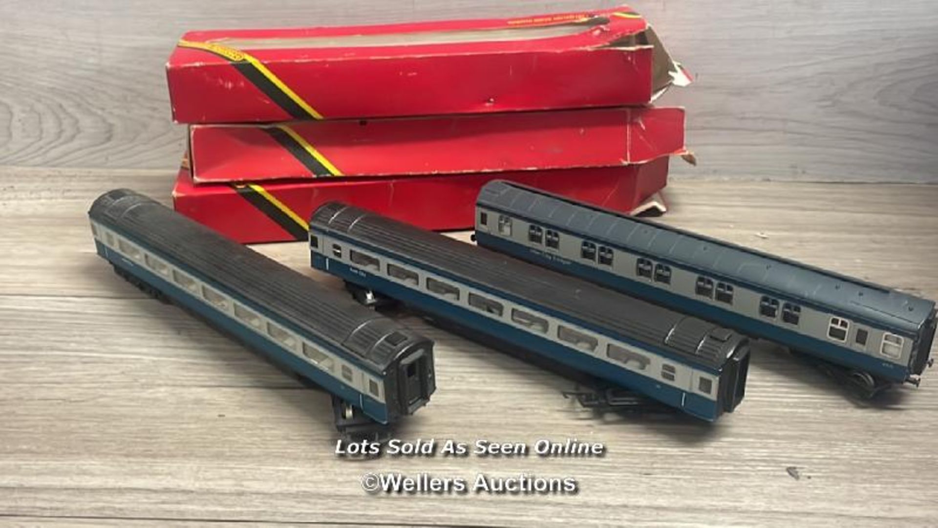 THREE HORNBY 00 GAUGE SCALE MODEL TRAIN COACHES