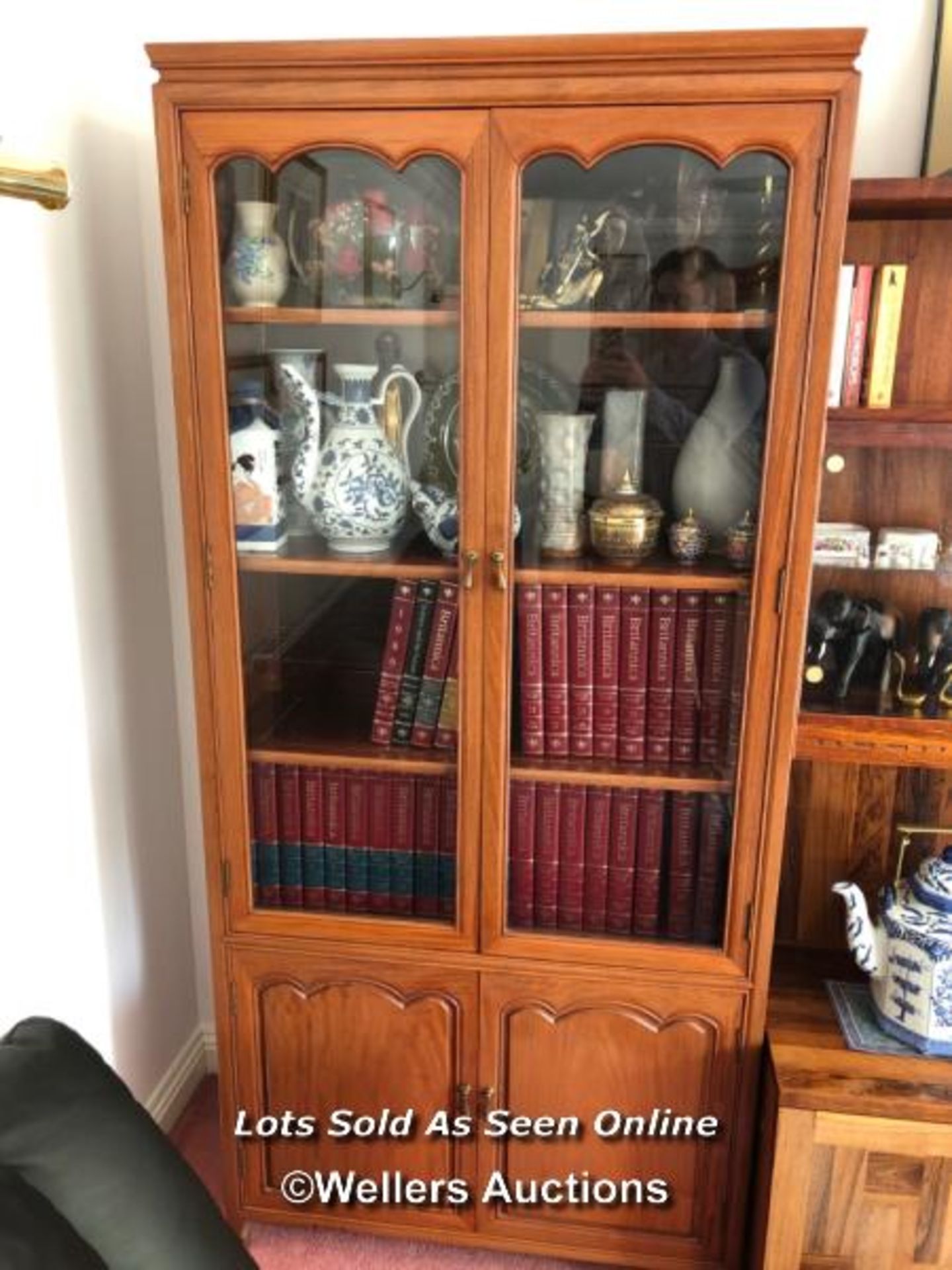 LARGE DISPLAY CABINET WITH GLASS DOORS, 91 X 196.5 X 35CM, CONTENTS NOT INCLUDED, COLLECTION FROM