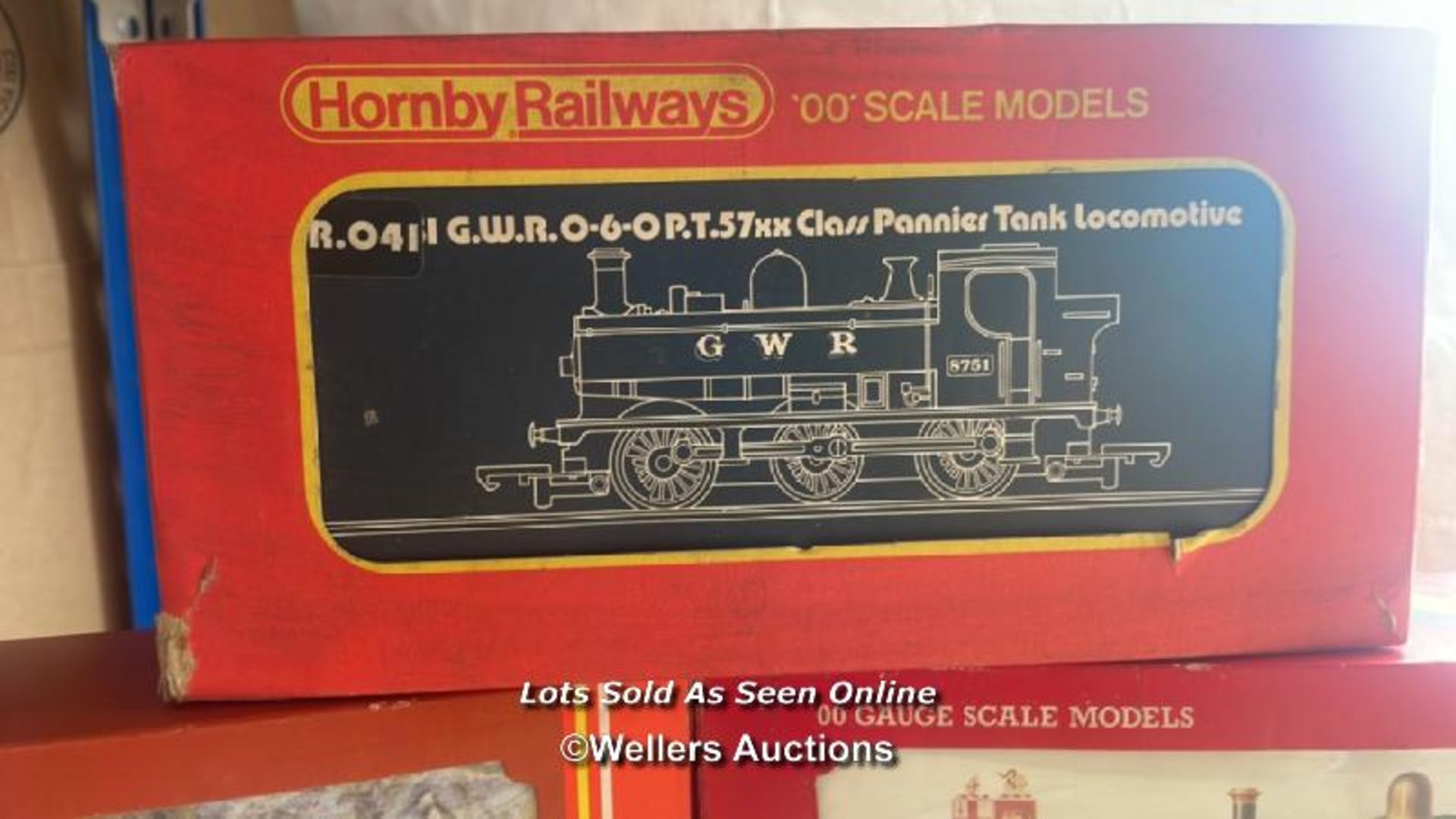 FIVE BOXED HORNBY MODEL TRAINS INCLUDING R.761 G.W.R. HALL LOCOMOTIVE - Image 3 of 6