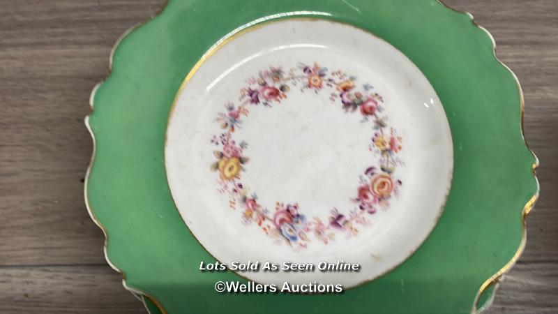 RIDGWAY PORCELAIN PART DINNER SERVICE OF SIX DINNER PLATES, OVAL SERVING PLATE AND TUREEN, SOME - Image 4 of 8