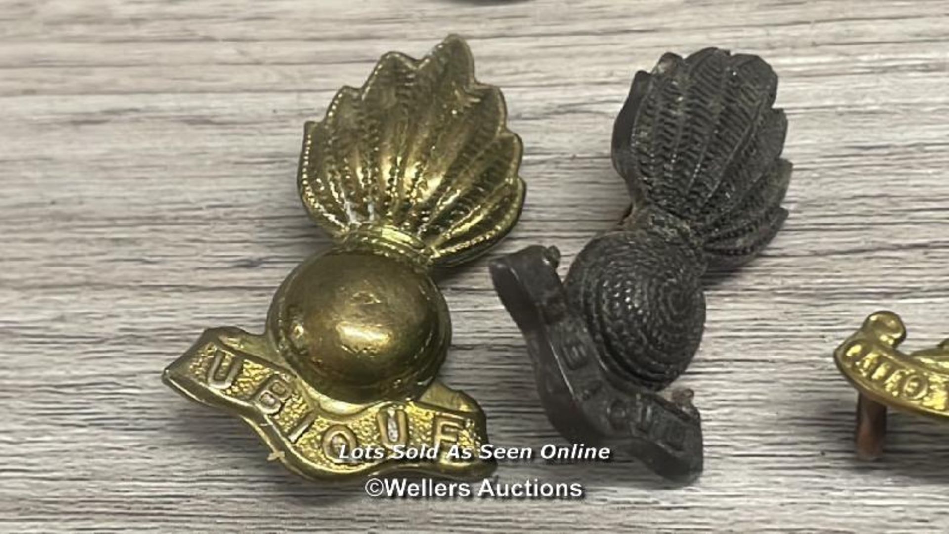COLLECTION OF MILITARY BADGES INCLUDING ONE WWII GERMAN BUTTON - Image 7 of 9
