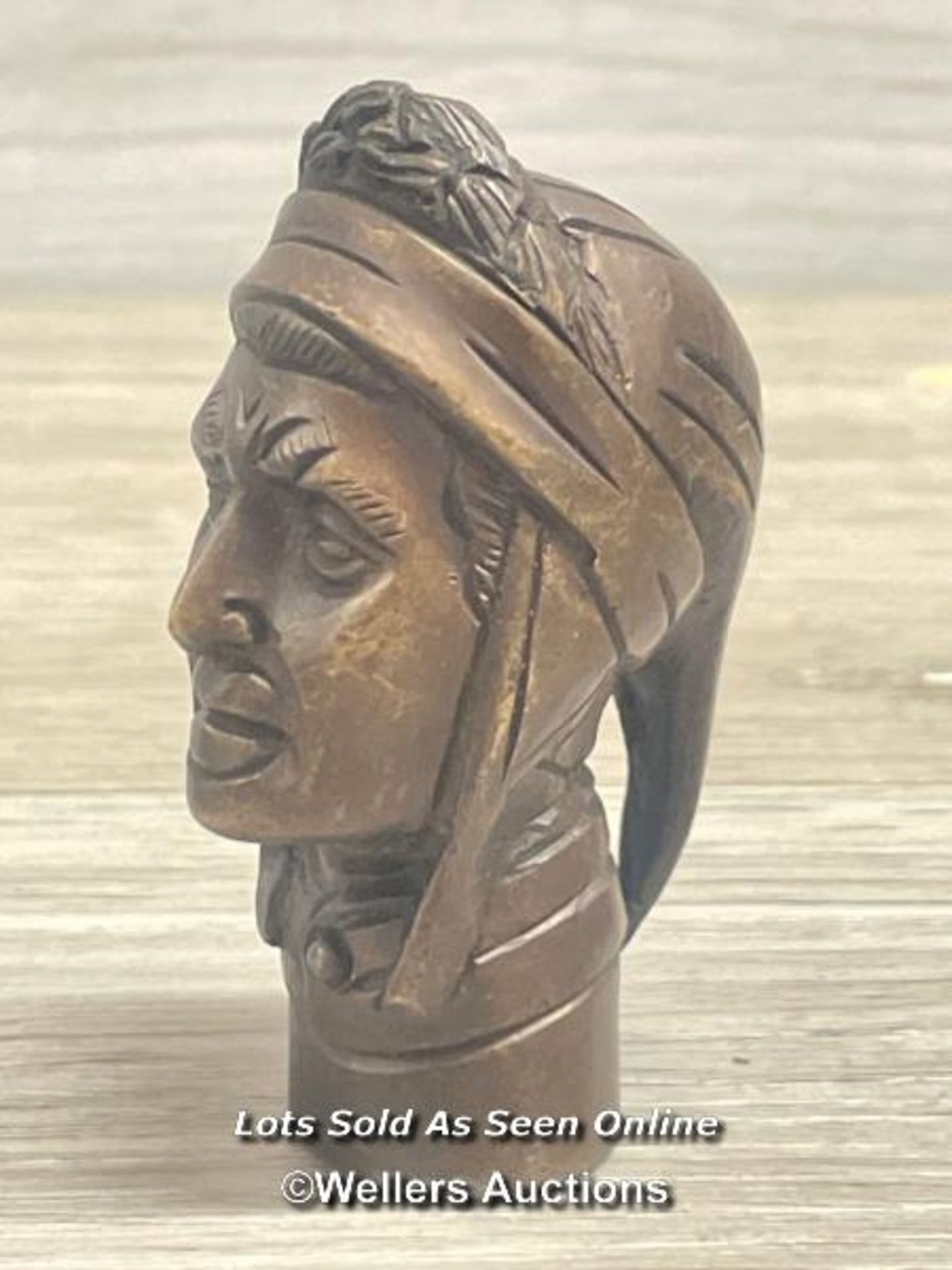 BRONZE STICK HANDLE IN THE FORM OF A NATIVE AMERICAN, 8CM HIGH