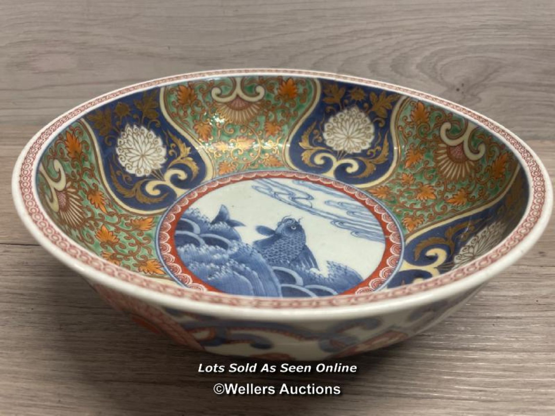 CHINESE BOWL DECORATED WITH FISH, 7.5CM HIGH, 25CM DIAMETER