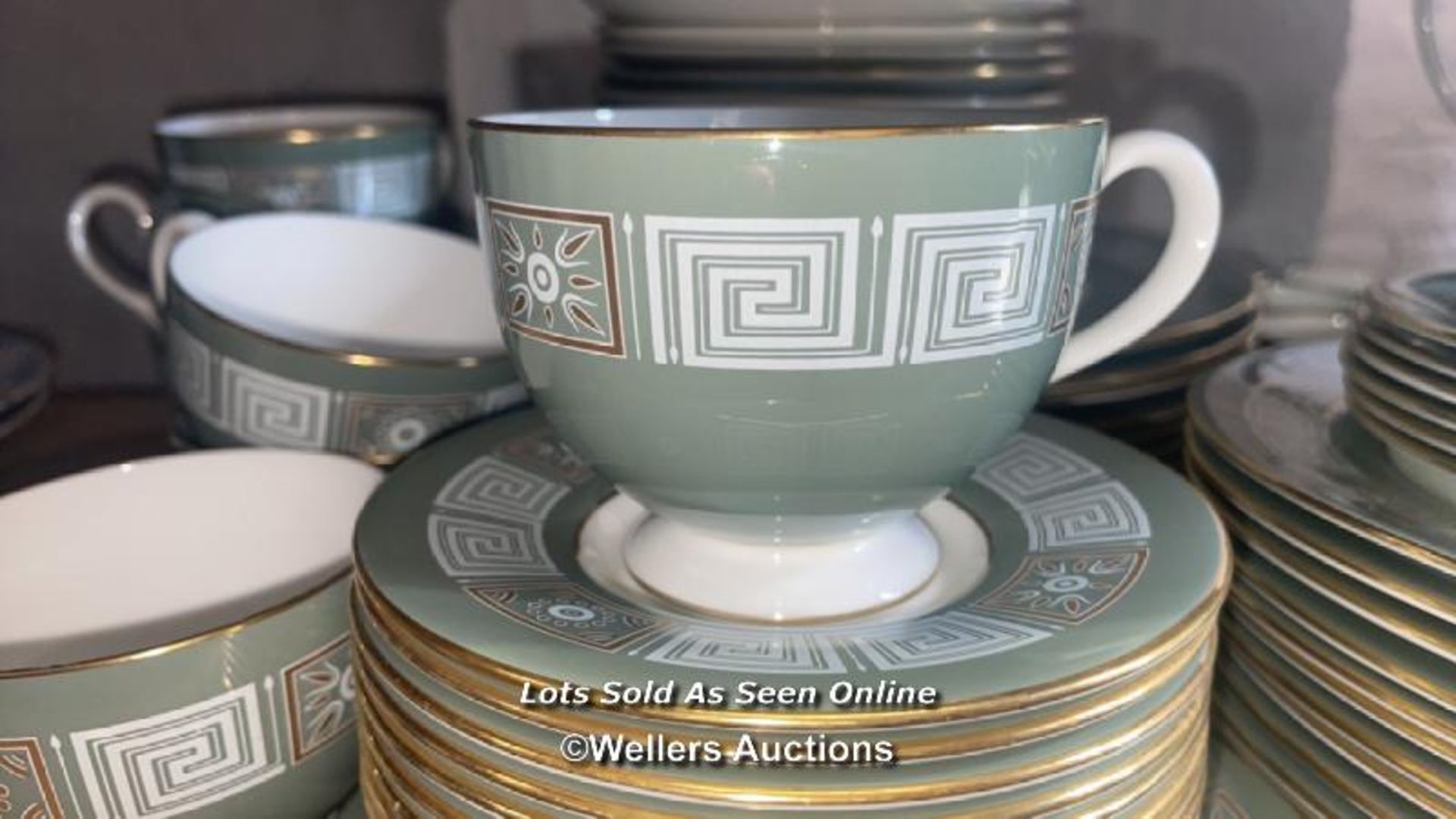 PART WEDGEWOOD "ASIA" GREEN & WHTE DINNER SERVICE INCLUDING, CUPS, SAUCERS, PLATES, SOUP BOWLS AND - Bild 2 aus 8