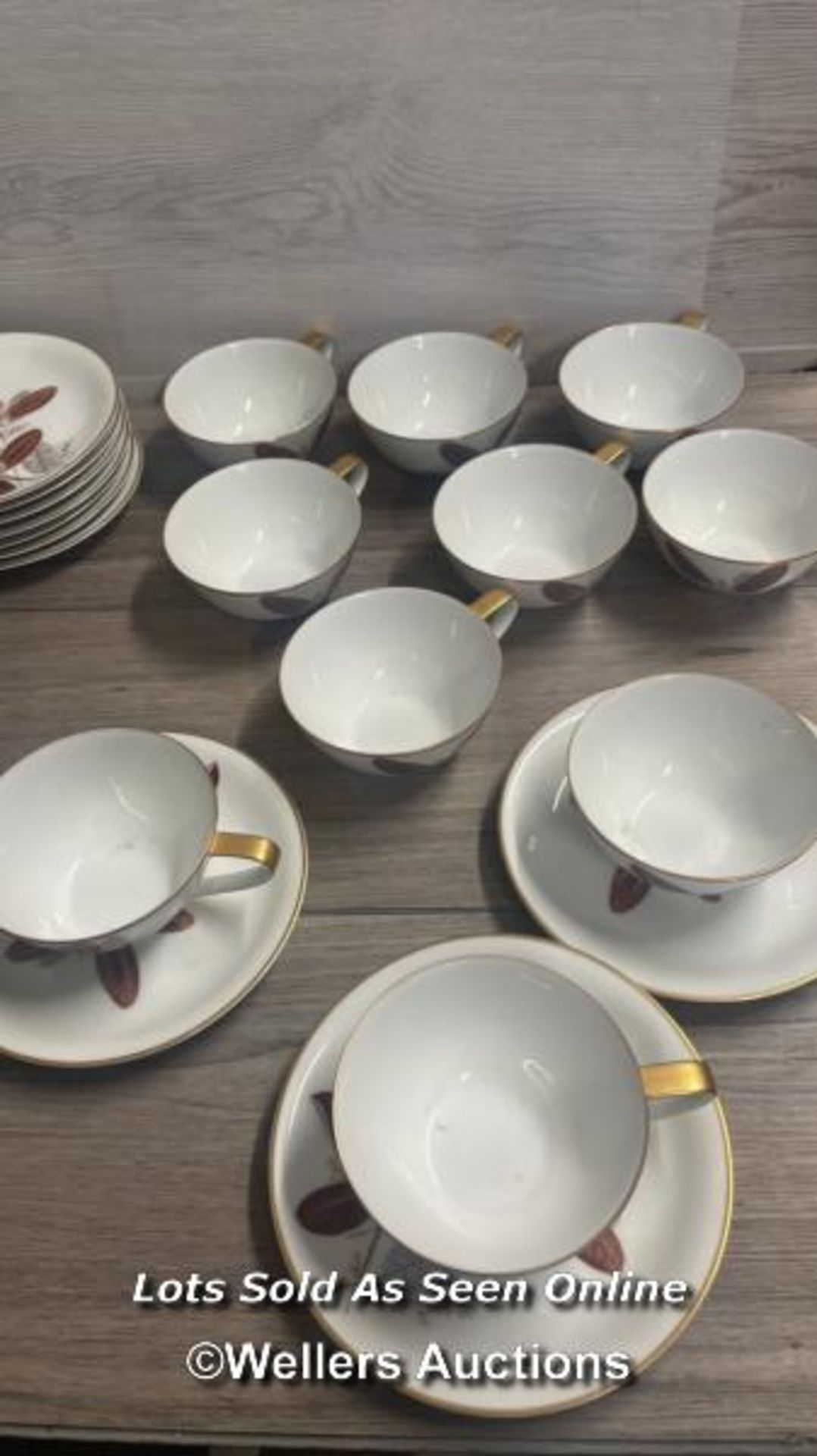A PART NORITAKE CHINA TABLE SERVICE INCLUDING PLATES, SERVING DISHES & CUPS (62) - Bild 4 aus 12