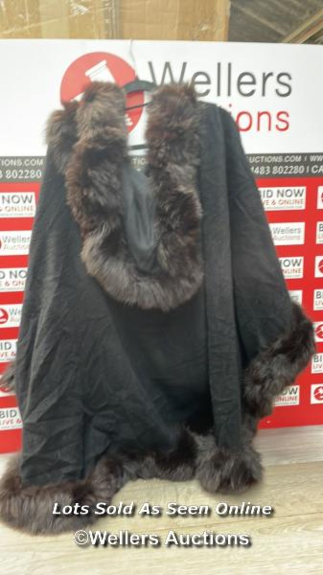 *VINTAGE WOOL AND CASHMERE HOODED CAPE WITH GENUINE FOX FUR TRIM - Image 2 of 2