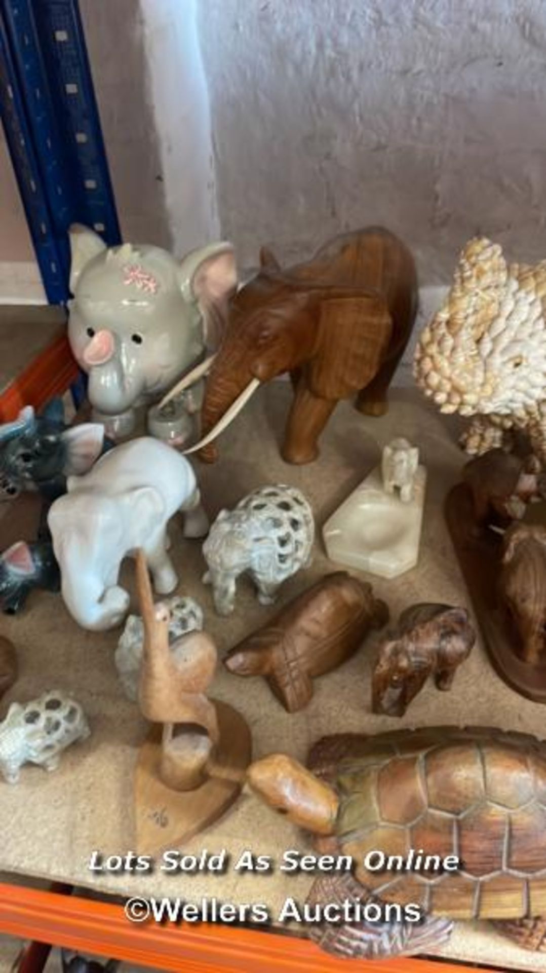 ASSORTED BRIC-A-BRAC INCLUDING COLLECTABLE ELEPHANTS AND WOODEN ANIMALS - Image 4 of 4