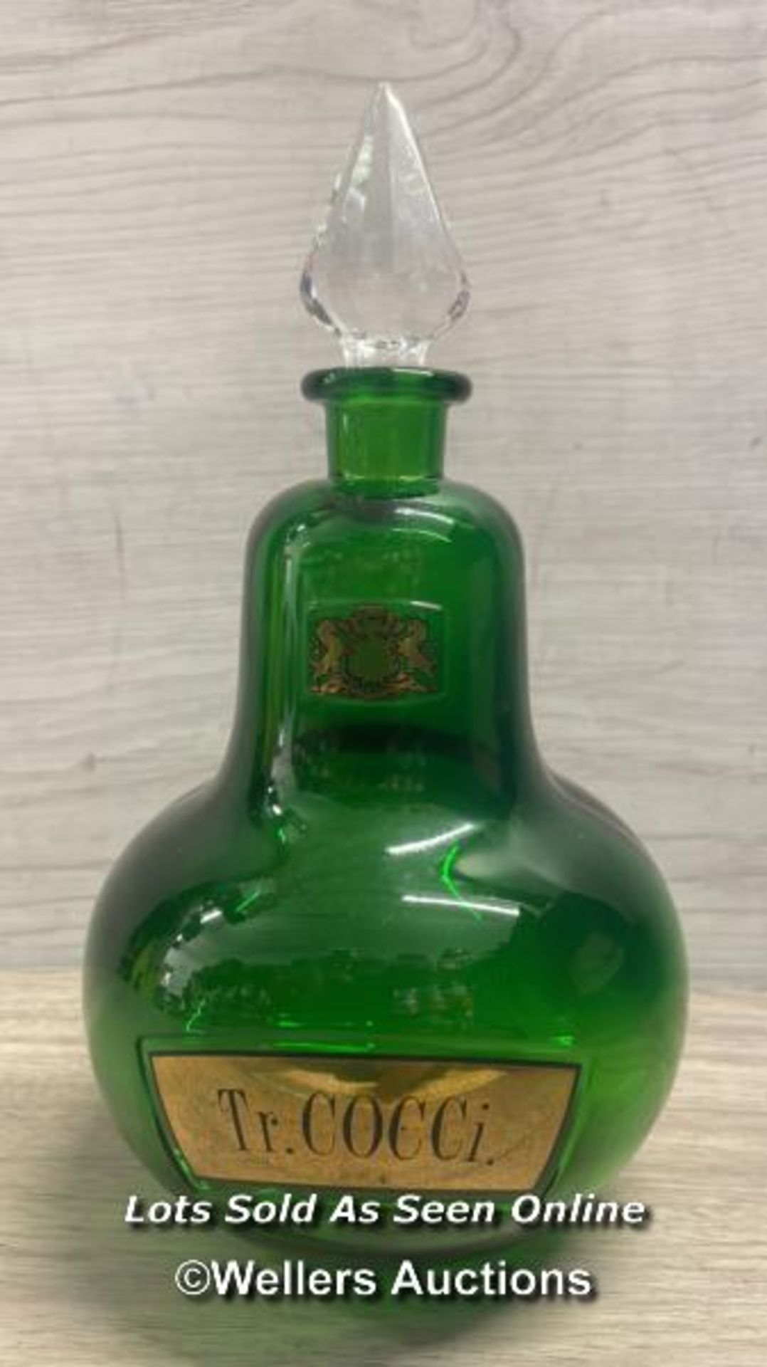 A RARE ROYAL PHARMACEUTICAL SOCIETY APOTHECARY BOTTLE, C1960'S, IN GREEN GLASS WITH GOLD LEAF