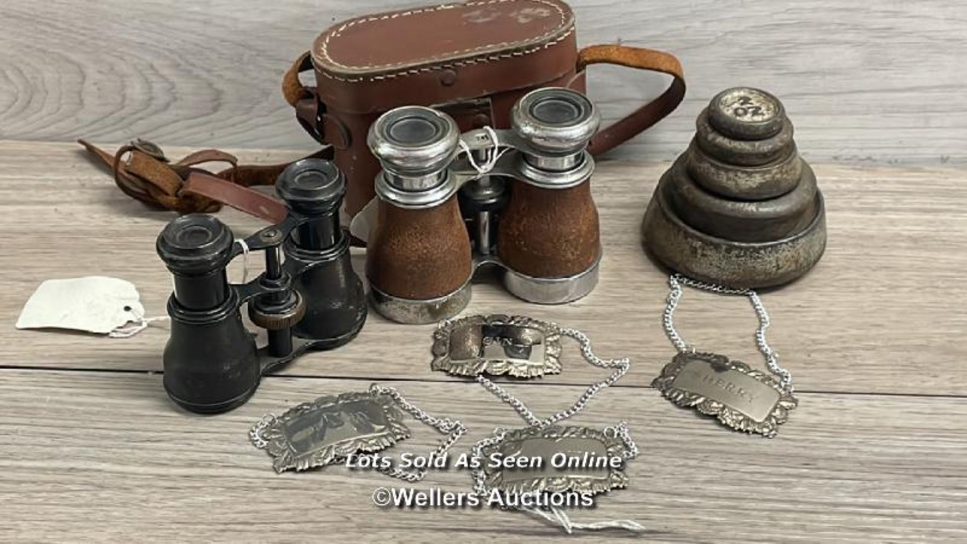 ASSORTED VINTAGE ITEMS INCLUDING TWO BINOCULARS, SCALE WEIGHTS AND METAL BOTTLE LABELS