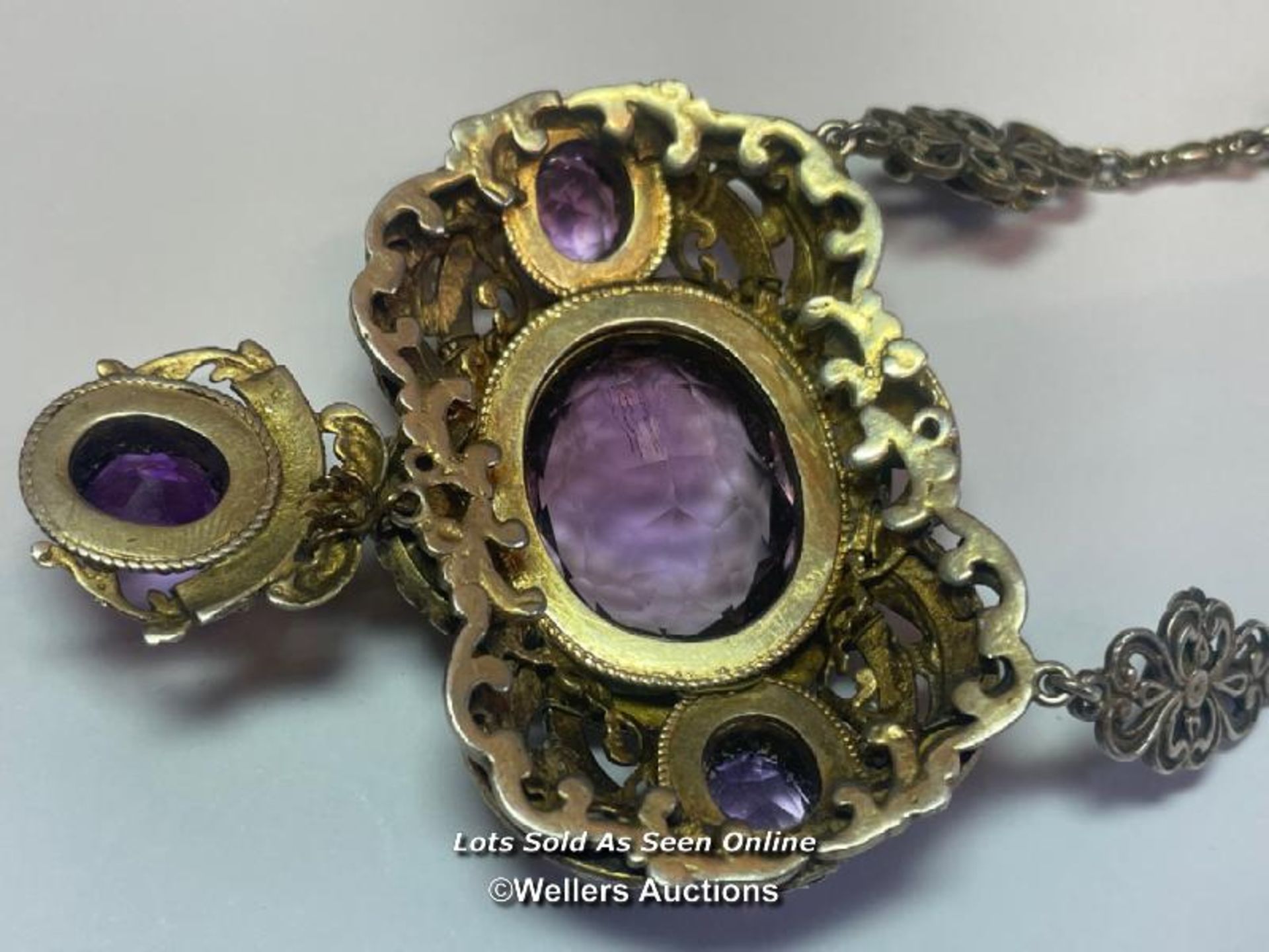 MATCHING NECKLACE & BRACELET WITH AMETHYSTS AND SEED PEARLS, CENTRAL AMETHYST MEASURES 13.5MM X 8. - Image 3 of 6