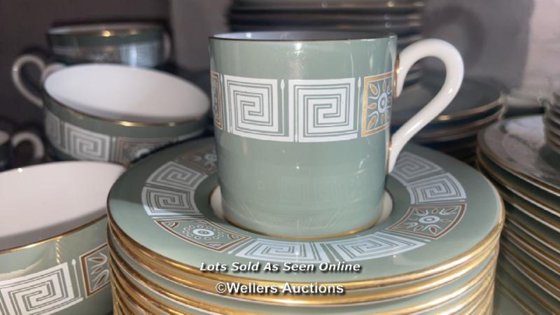PART WEDGEWOOD "ASIA" GREEN & WHTE DINNER SERVICE INCLUDING, CUPS, SAUCERS, PLATES, SOUP BOWLS AND - Image 3 of 8