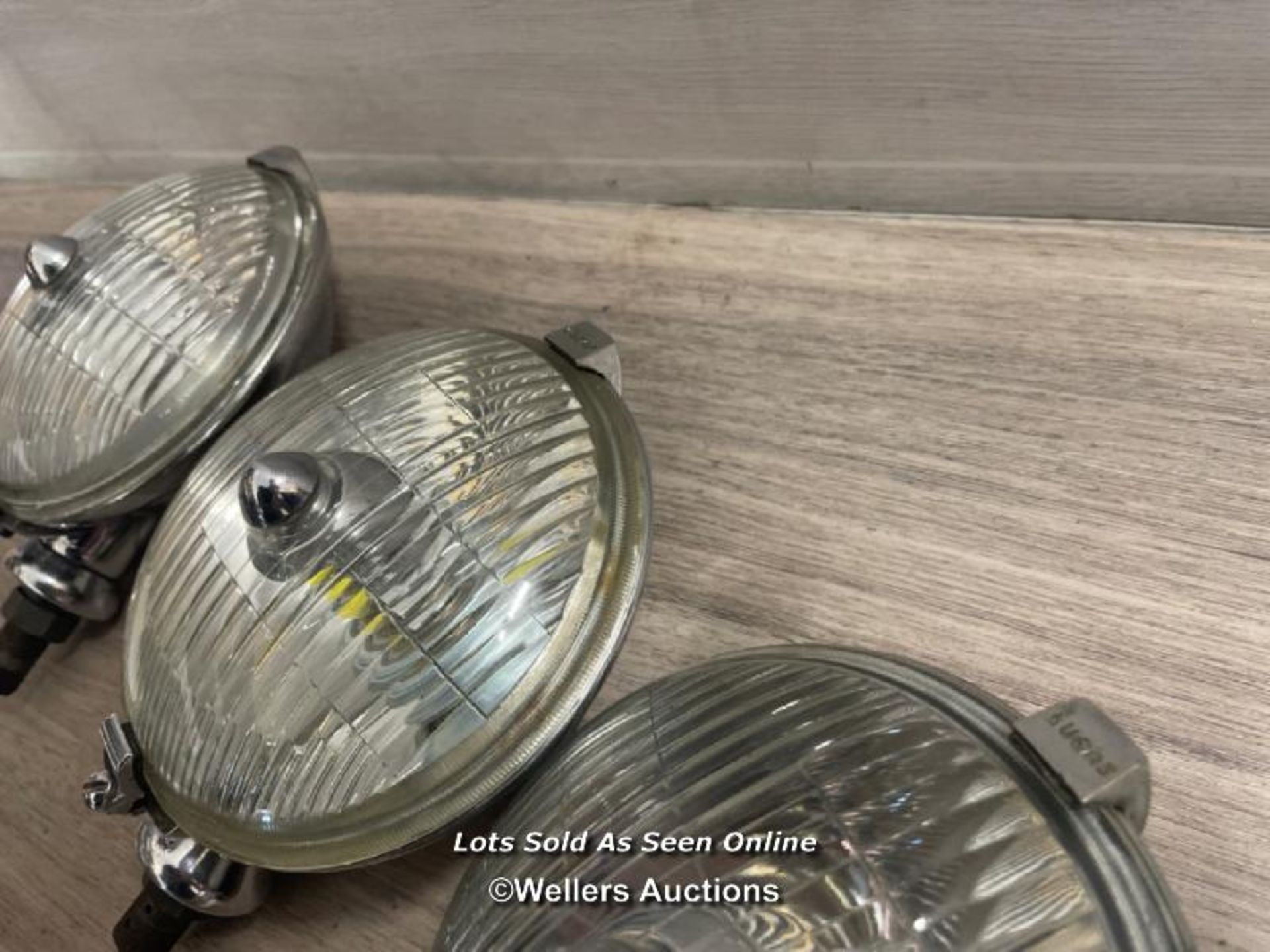 VINTAGE AUTOMOTIVE - THREE MATCHING LUCAS CIRCULAR HEADLIGHTS - Bild 2 aus 3