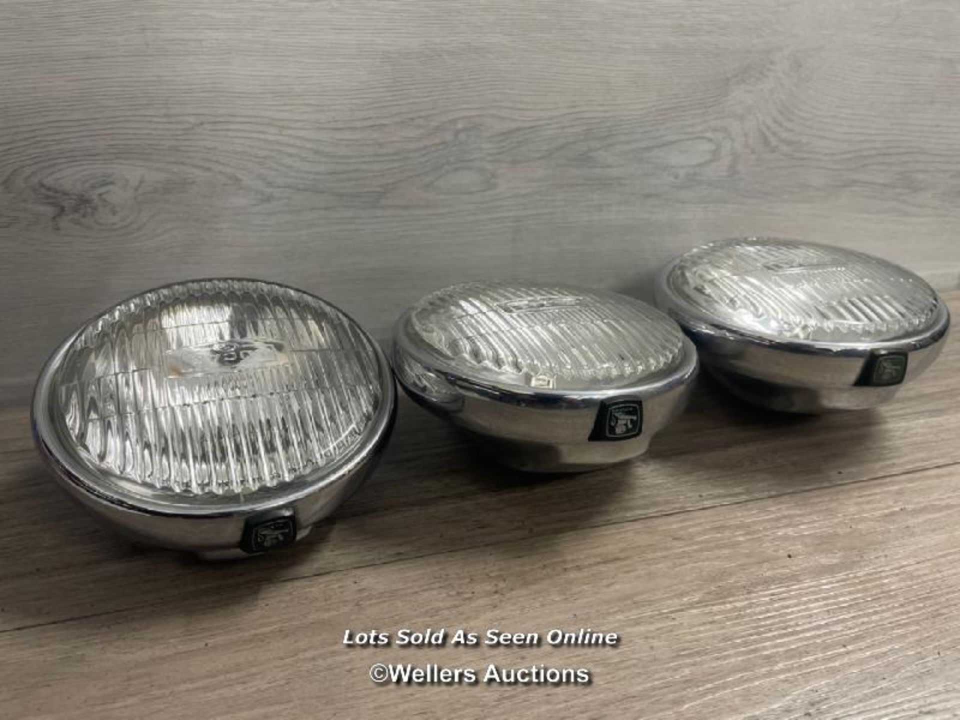 VINTAGE AUTOMOTIVE - THREE MATCHING LUCAS CIRCULAR HEADLIGHTS - Bild 2 aus 3